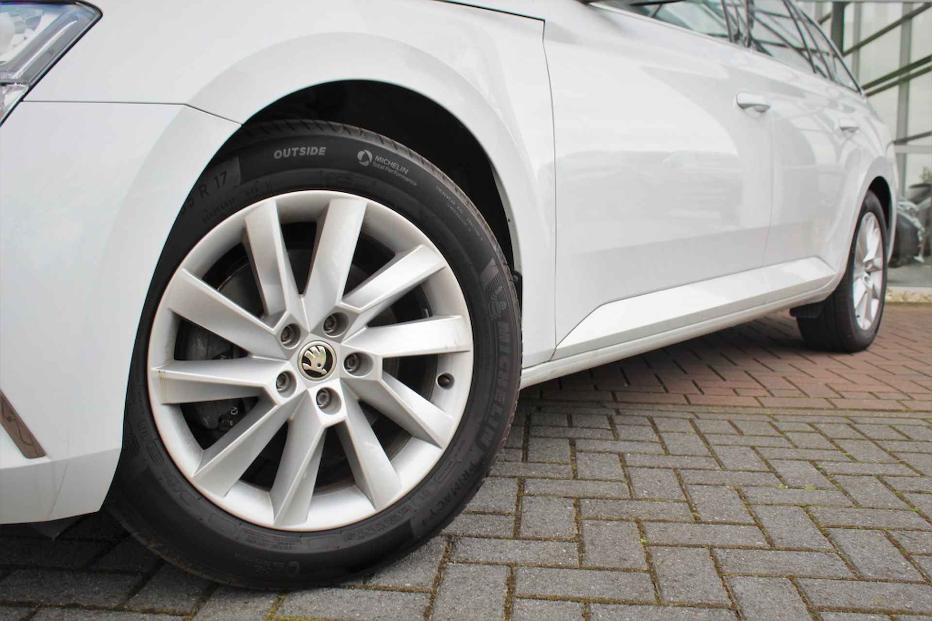 Skoda Superb Combi 1.4 TSI iV BnsEdPlus*Canton Audio*Memory*Hybride - 3/29