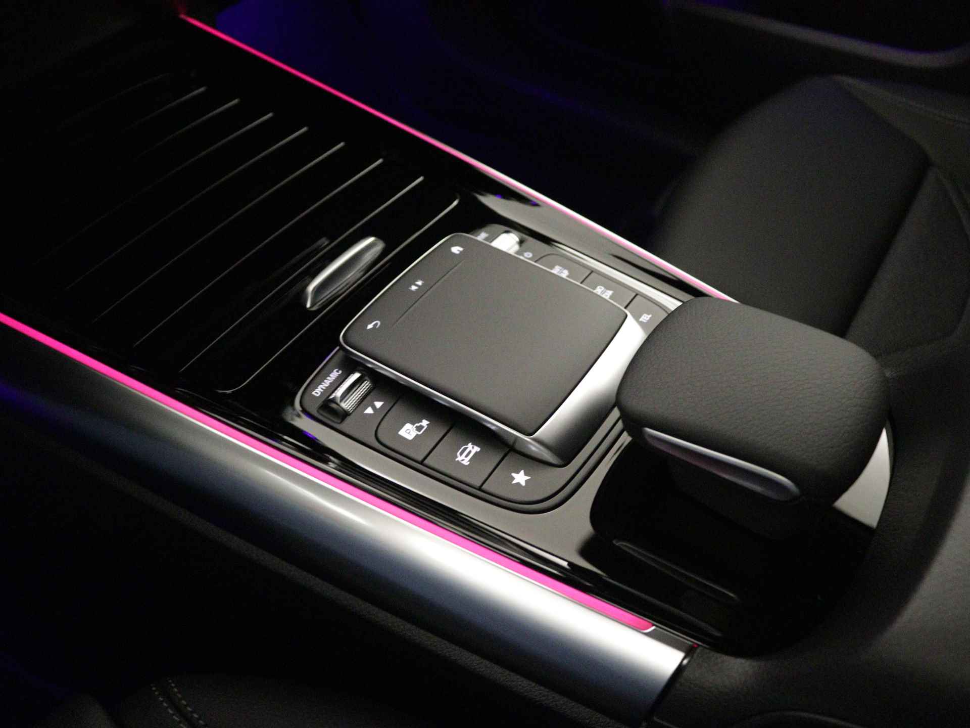Mercedes-Benz EQA 250+ Business Edition 71 kWh | Trekhaak | Business Plus pakket | Warmtewerend, donkergetint glas achterin | KEYLESS-GO comfort pakket | Parkeerpakket met 360°-camera | Dodehoekassistent | - 11/38