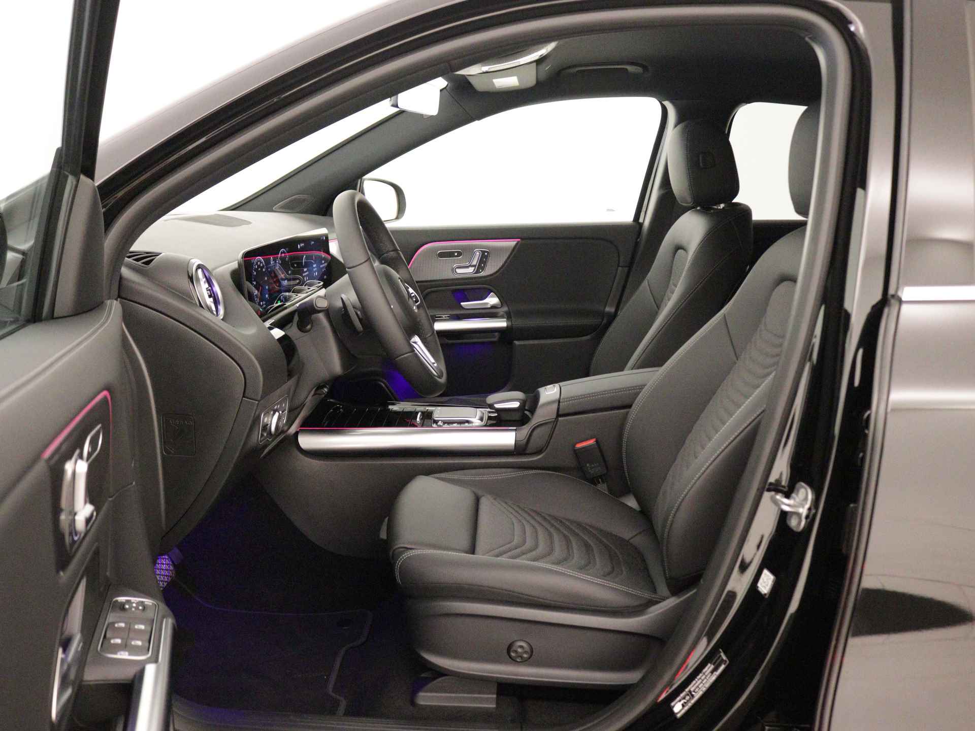Mercedes-Benz EQA 250+ Business Edition 71 kWh | Trekhaak | Business Plus pakket | Warmtewerend, donkergetint glas achterin | KEYLESS-GO comfort pakket | Parkeerpakket met 360°-camera | Dodehoekassistent | - 16/38