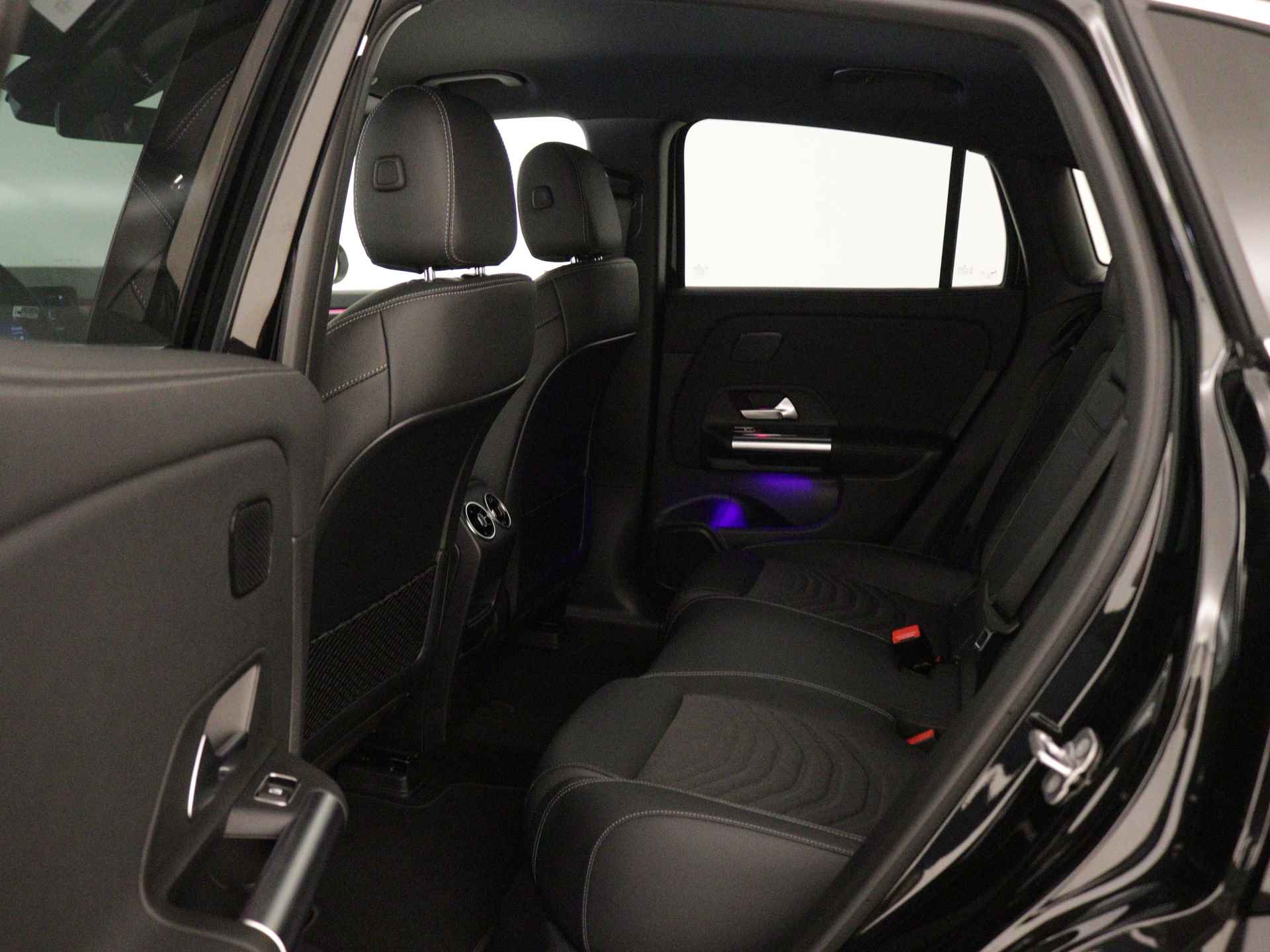 Mercedes-Benz EQA 250+ Business Edition 71 kWh | Trekhaak | Business Plus pakket | Warmtewerend, donkergetint glas achterin | KEYLESS-GO comfort pakket | Parkeerpakket met 360°-camera | Dodehoekassistent | - 17/38