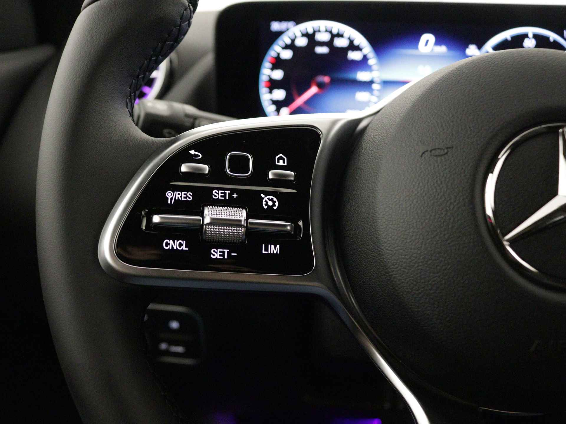 Mercedes-Benz EQA 250+ Business Edition 71 kWh | Trekhaak | Business Plus pakket | Warmtewerend, donkergetint glas achterin | KEYLESS-GO comfort pakket | Parkeerpakket met 360°-camera | Dodehoekassistent | - 18/38