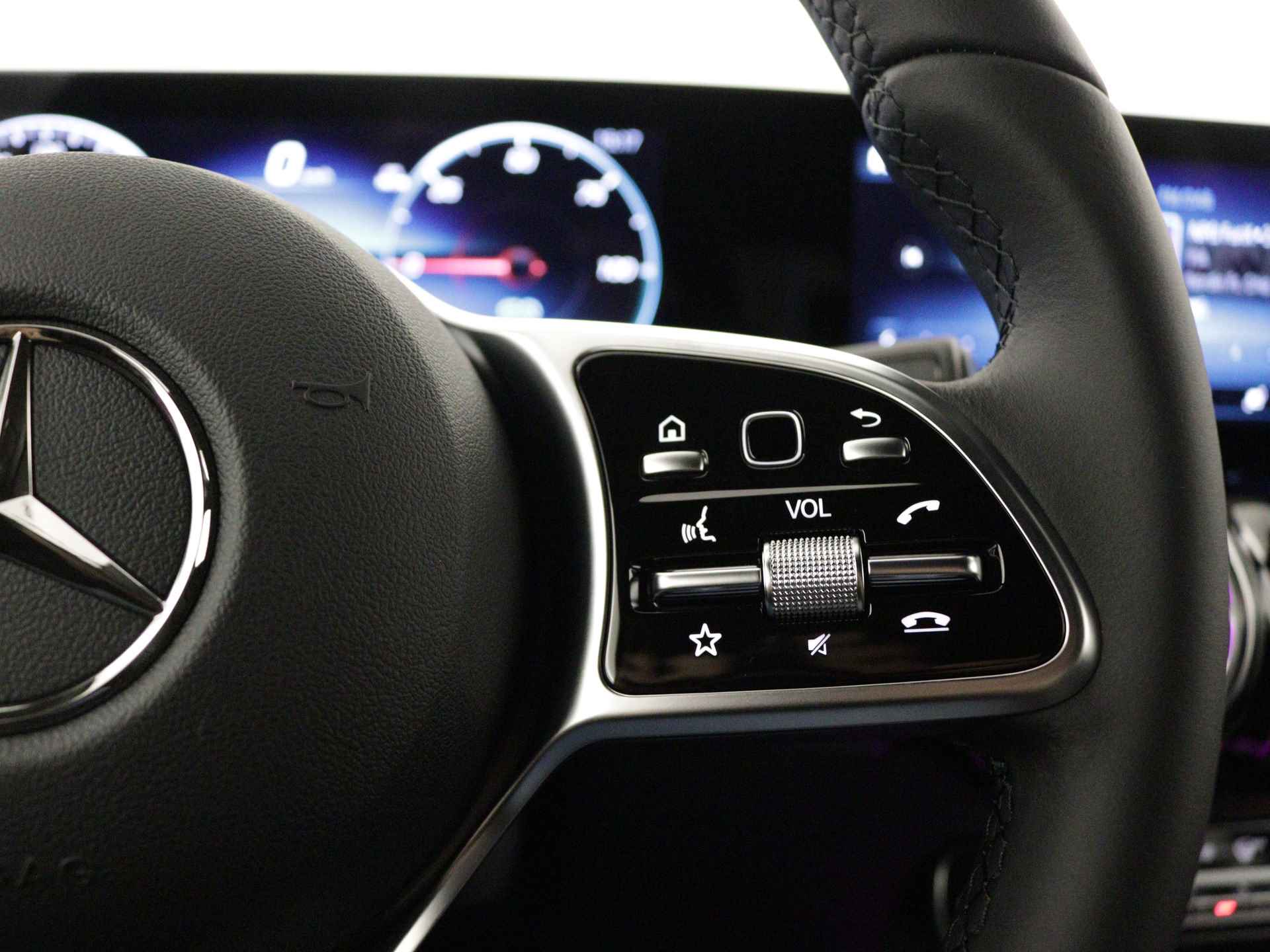 Mercedes-Benz EQA 250+ Business Edition 71 kWh | Trekhaak | Business Plus pakket | Warmtewerend, donkergetint glas achterin | KEYLESS-GO comfort pakket | Parkeerpakket met 360°-camera | Dodehoekassistent | - 19/38