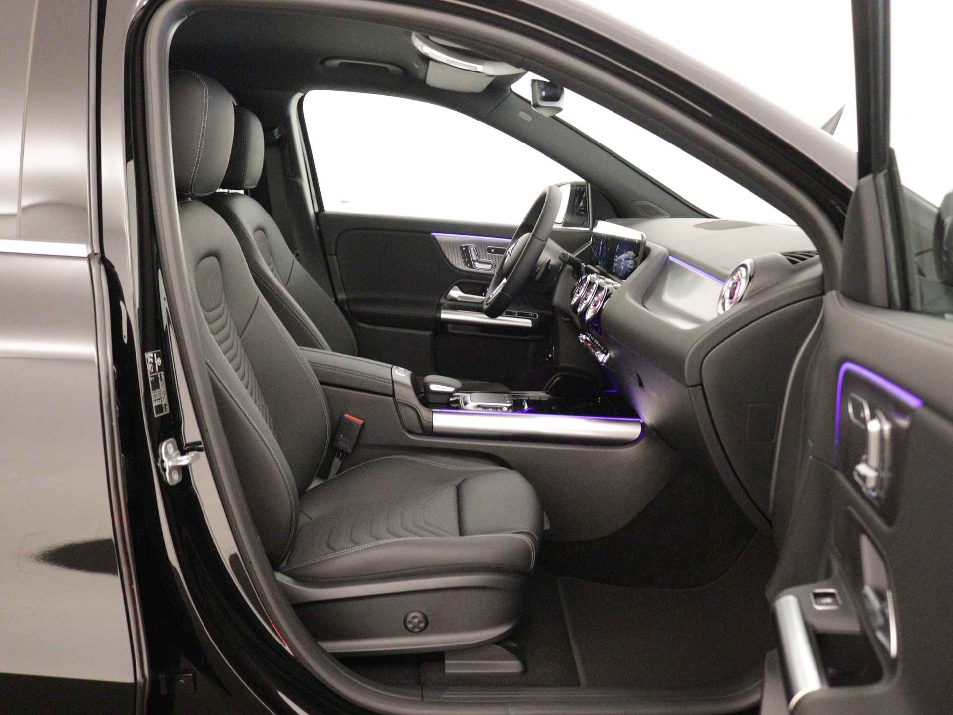 Mercedes-Benz EQA 250+ Business Edition 71 kWh | Trekhaak | Business Plus pakket | Warmtewerend, donkergetint glas achterin | KEYLESS-GO comfort pakket | Parkeerpakket met 360°-camera | Dodehoekassistent | - 25/38