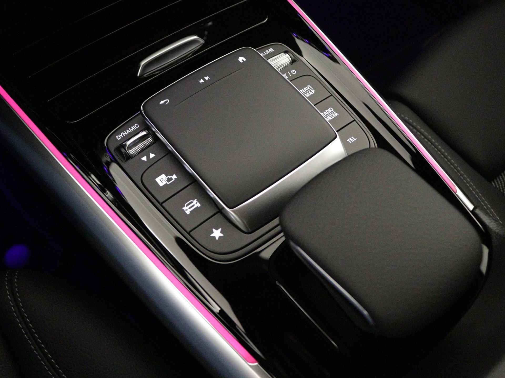 Mercedes-Benz EQA 250+ Business Edition 71 kWh | Trekhaak | Business Plus pakket | Warmtewerend, donkergetint glas achterin | KEYLESS-GO comfort pakket | Parkeerpakket met 360°-camera | Dodehoekassistent | - 28/38
