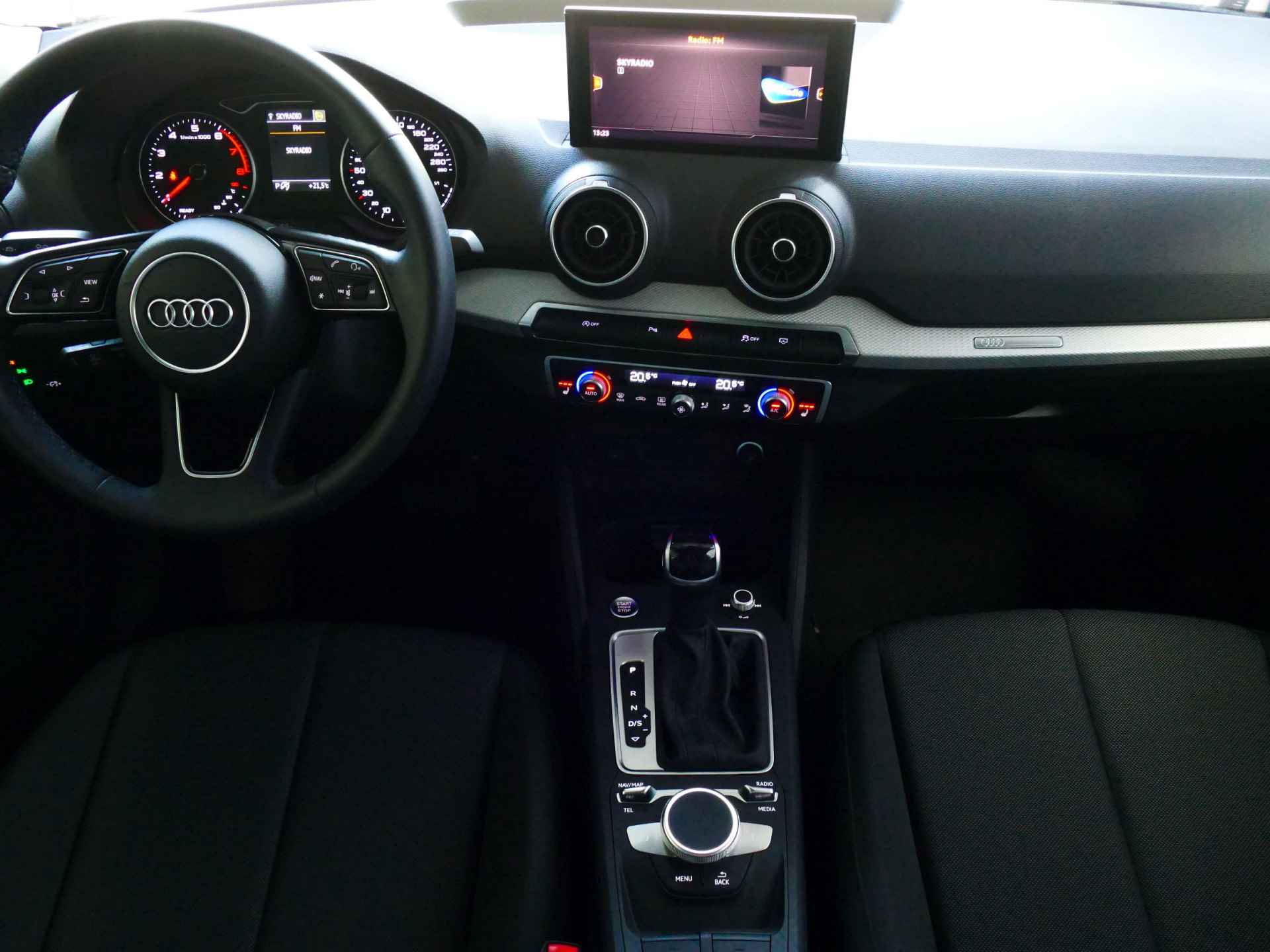 Audi Q2 35 TFSI 1.5 S 150PK ELEK.KLEP CARPLAY NAVI TREKHAAK CAMERA MATRIX LED STOELVERW. PDC 2023 - 23/81