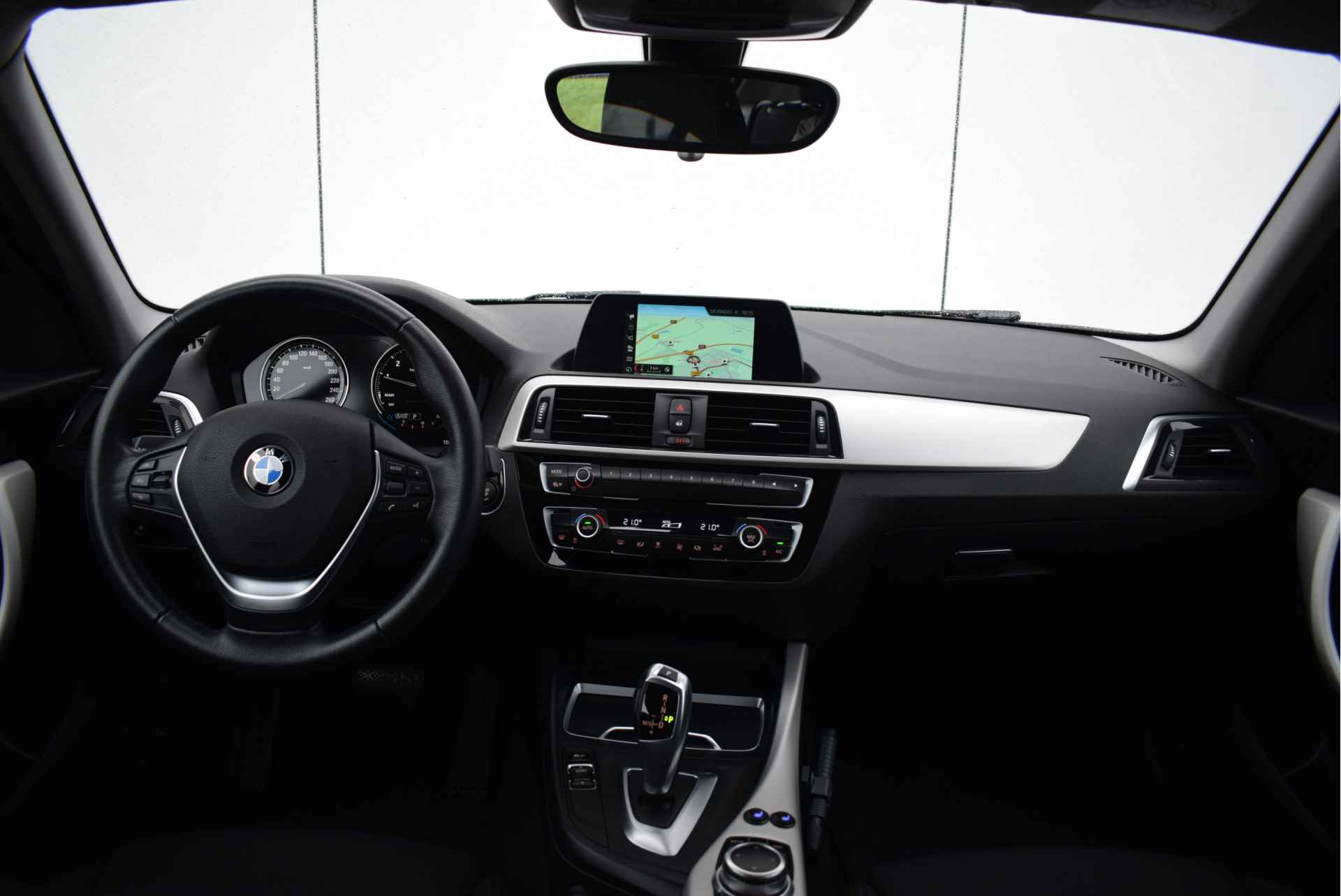 BMW 1-serie 118i Executive Automaat / Sportstoelen / LED / Navigatie / Cruise Control / Multifunctioneel stuurwiel - 4/23