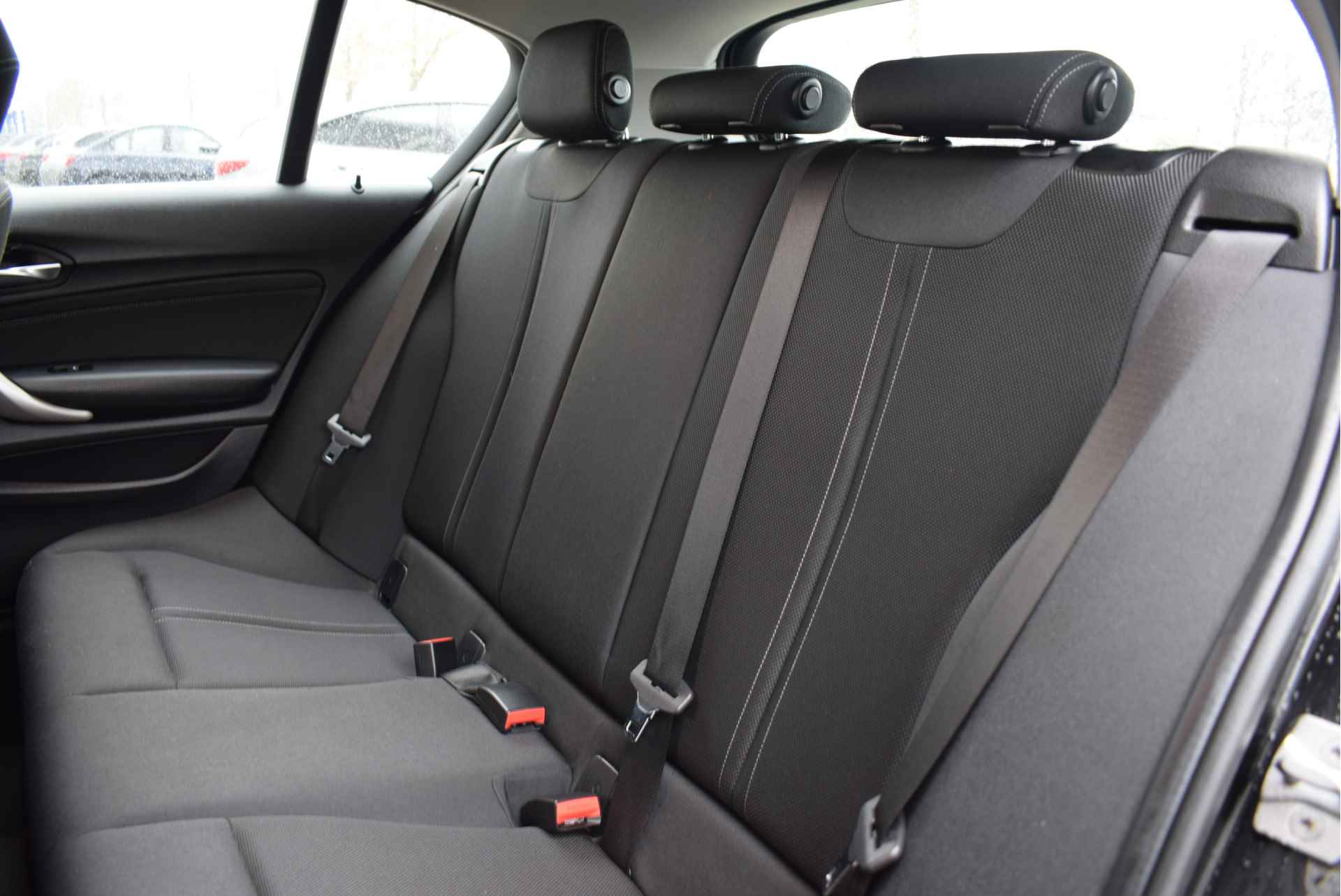 BMW 1-serie 118i Executive Automaat / Sportstoelen / LED / Navigatie / Cruise Control / Multifunctioneel stuurwiel - 6/23