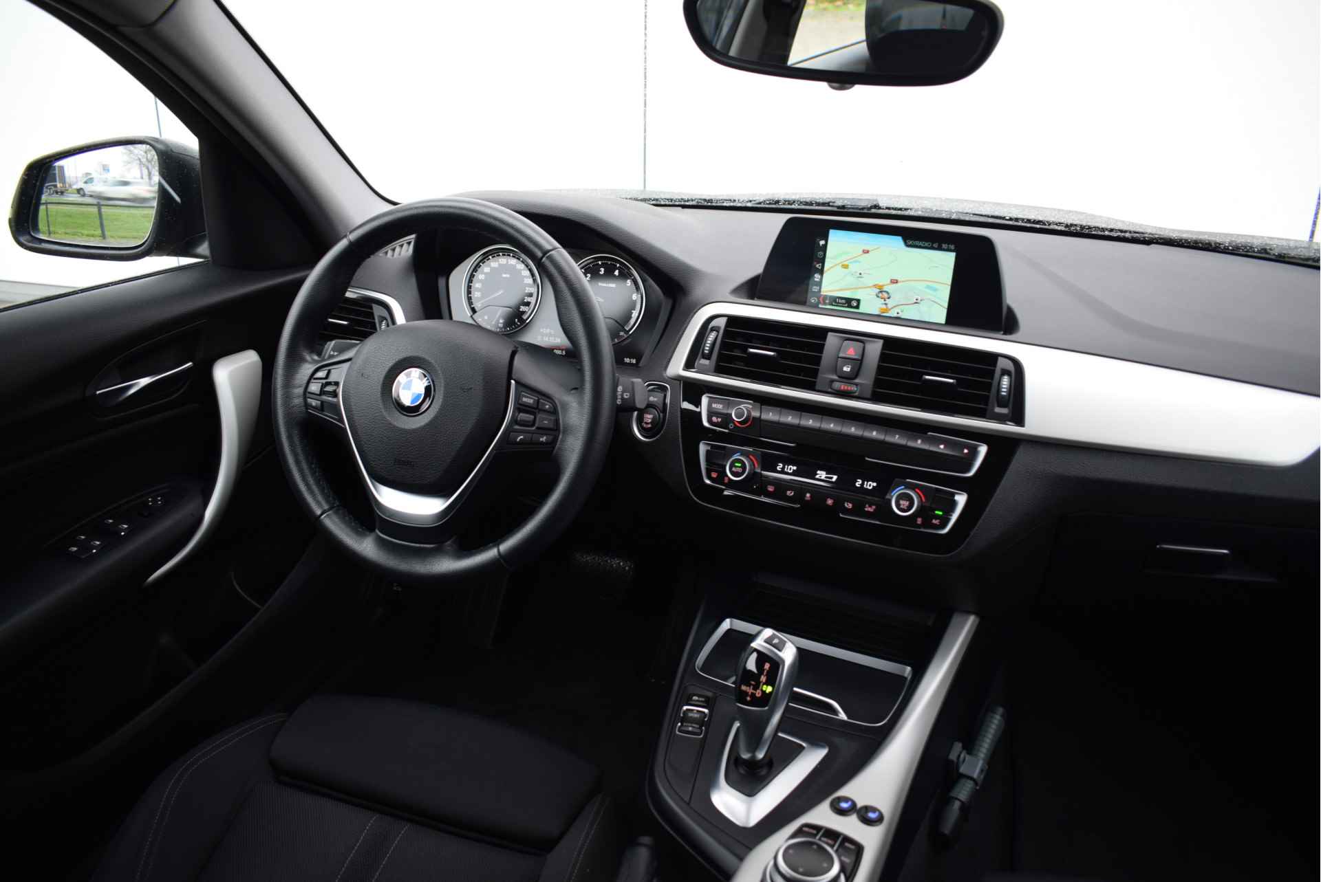 BMW 1-serie 118i Executive Automaat / Sportstoelen / LED / Navigatie / Cruise Control / Multifunctioneel stuurwiel - 15/23