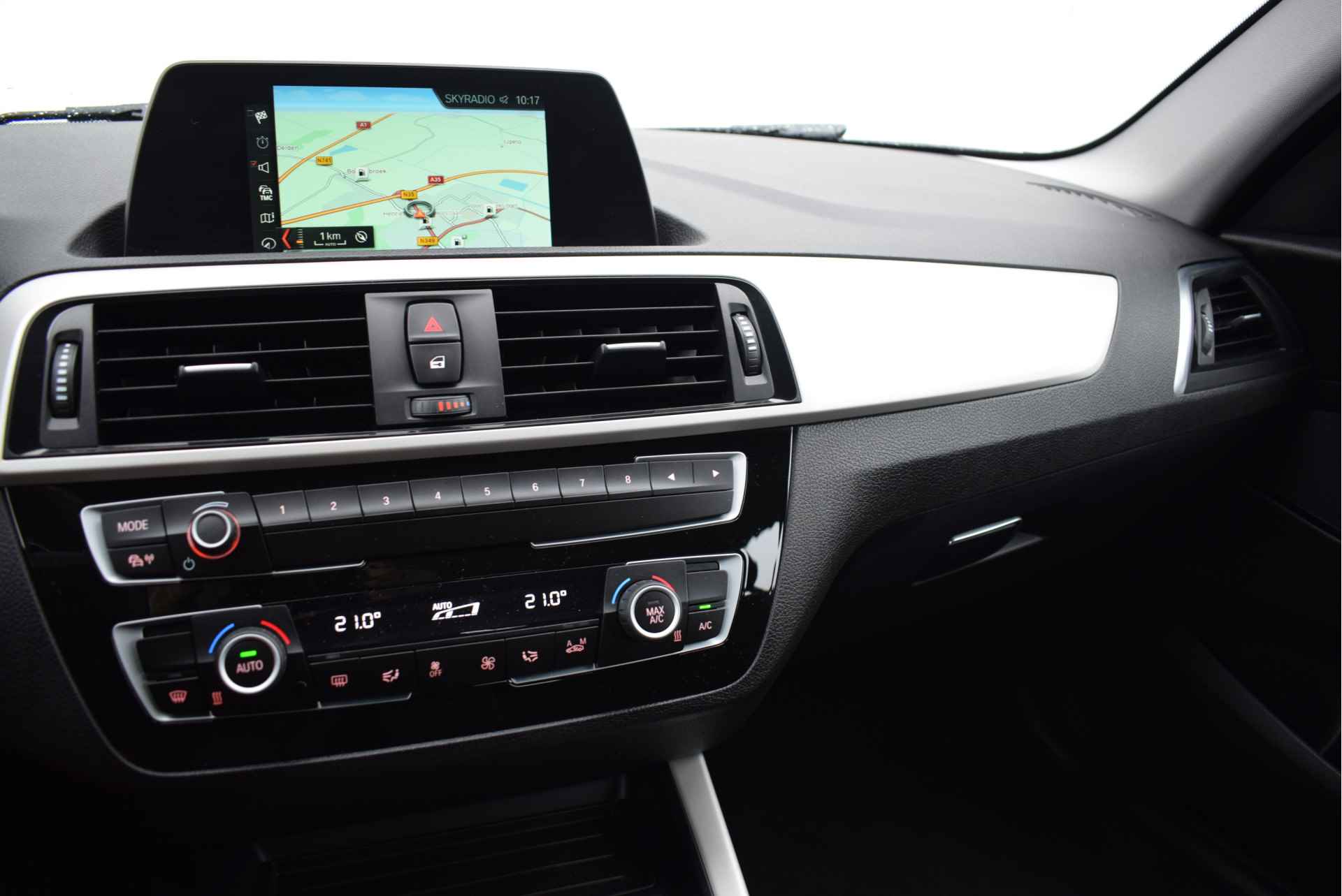 BMW 1-serie 118i Executive Automaat / Sportstoelen / LED / Navigatie / Cruise Control / Multifunctioneel stuurwiel - 19/23