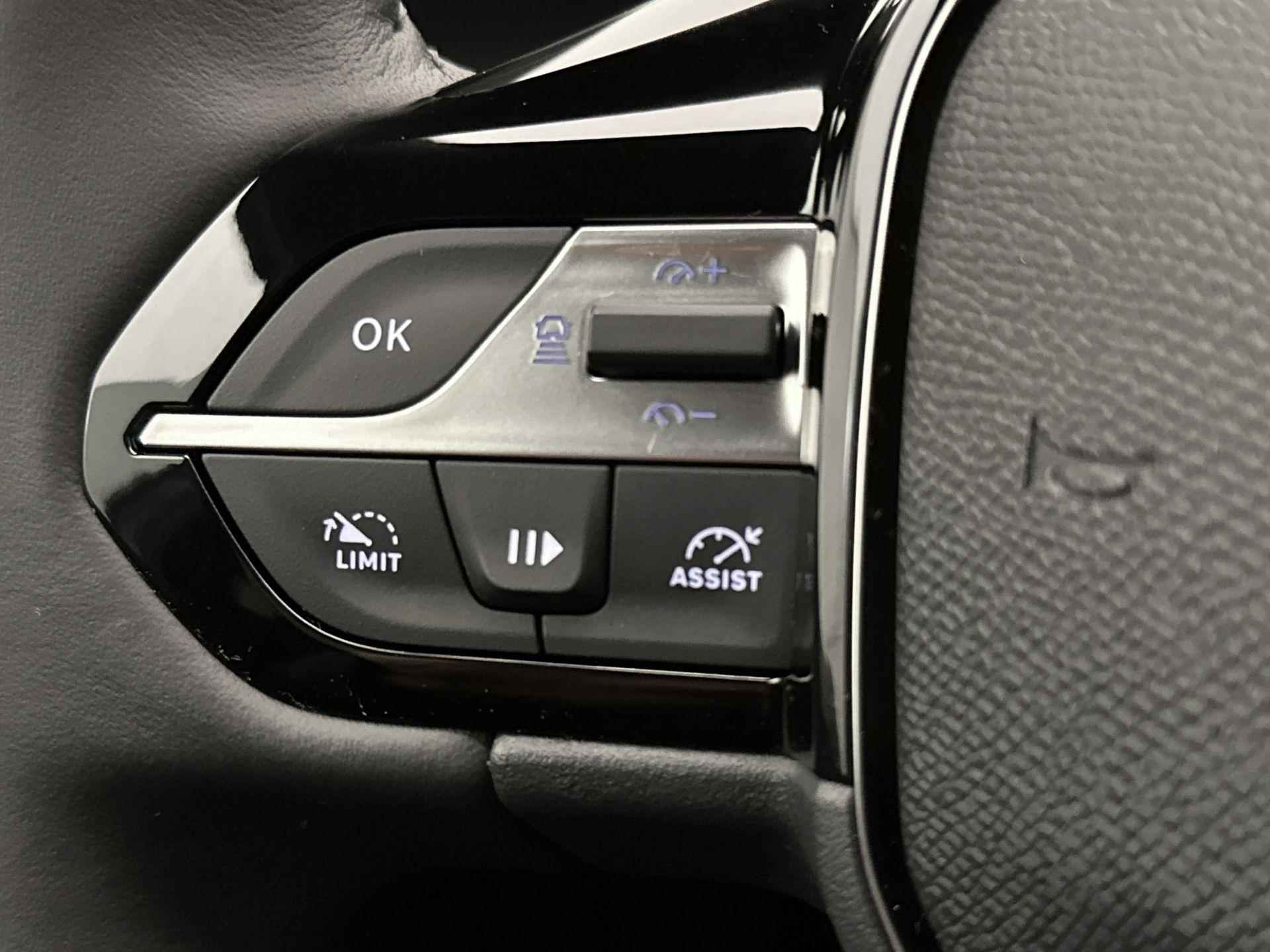 Peugeot e-308 GT First Edition 54 kWh 156pk Automaat | Navigatie | Achteruitrijcamera | Leder/Alcantara sportstoelen | Keyless | Stoel- en stuurverwarming | Matrix LED koplampen | Adaptieve Cruise Control | Climate Control | Parkeersensoren v+a | Verwarmd stuurwiel | Dodehoeksensor | Donker getint glas | 18" lichtmetalen velgen | - 21/34