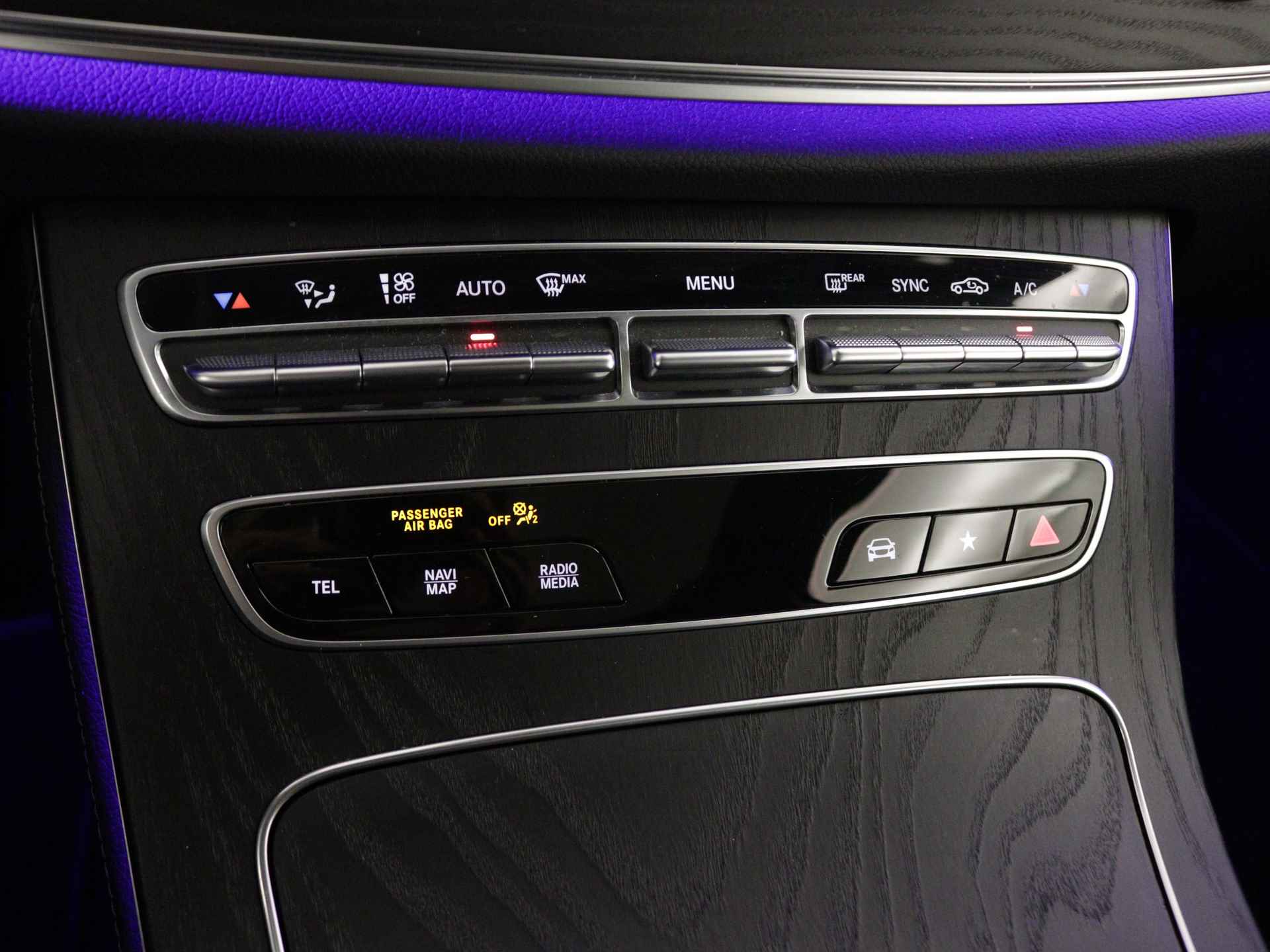 Mercedes-Benz E-Klasse 200 AMG Line | Multi spaaks lichtmetalen velgen | Panoramadak | Burmester | Memory Seats | 360 Camera | Navigatie | wide screen | Inclusief 24 maanden Mercedes-Benz Certified garantie voor Europa. - 12/45
