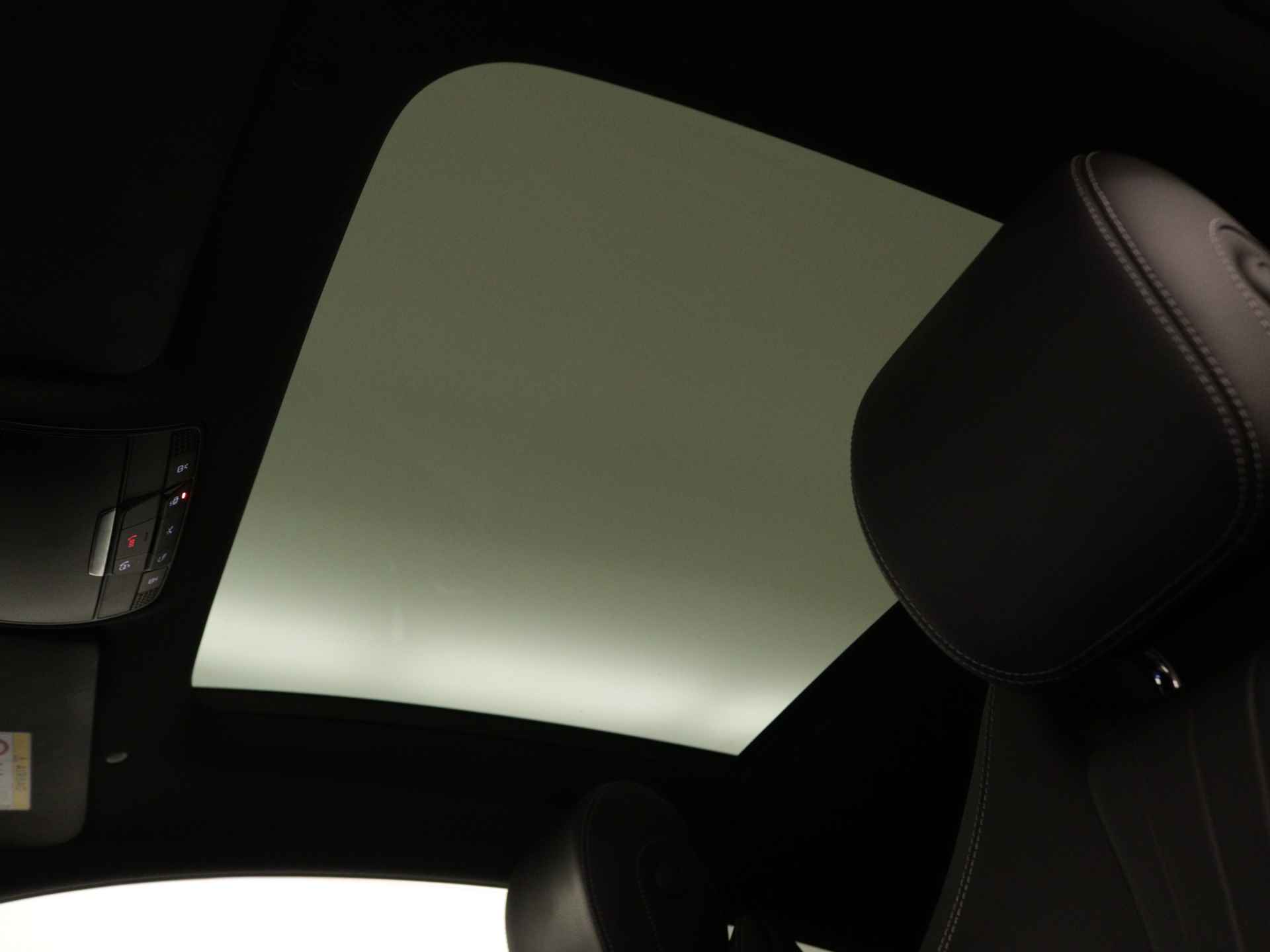 Mercedes-Benz E-Klasse 200 AMG Line | Multi spaaks lichtmetalen velgen | Panoramadak | Burmester | Memory Seats | 360 Camera | Navigatie | wide screen | Inclusief 24 maanden Mercedes-Benz Certified garantie voor Europa. - 21/45