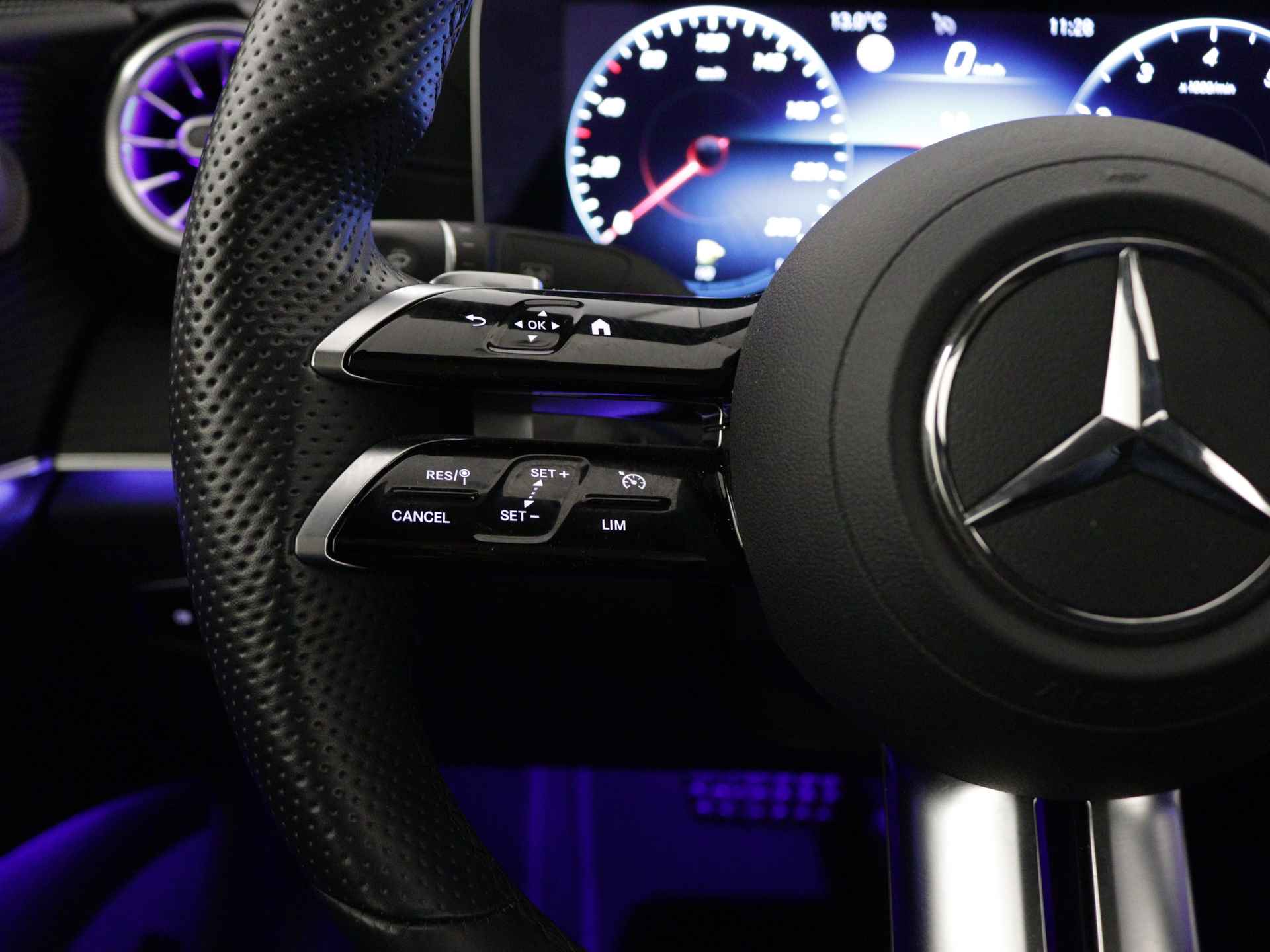 Mercedes-Benz E-Klasse 200 AMG Line | Multi spaaks lichtmetalen velgen | Panoramadak | Burmester | Memory Seats | 360 Camera | Navigatie | wide screen | Inclusief 24 maanden Mercedes-Benz Certified garantie voor Europa. - 23/45