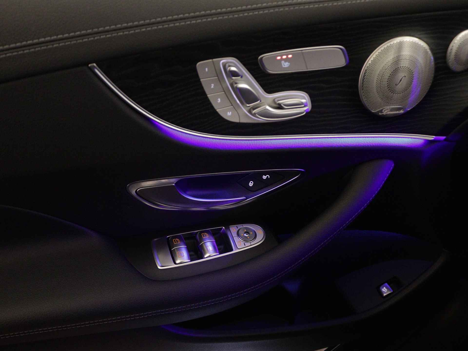 Mercedes-Benz E-Klasse 200 AMG Line | Multi spaaks lichtmetalen velgen | Panoramadak | Burmester | Memory Seats | 360 Camera | Navigatie | wide screen | Inclusief 24 maanden Mercedes-Benz Certified garantie voor Europa. - 32/45