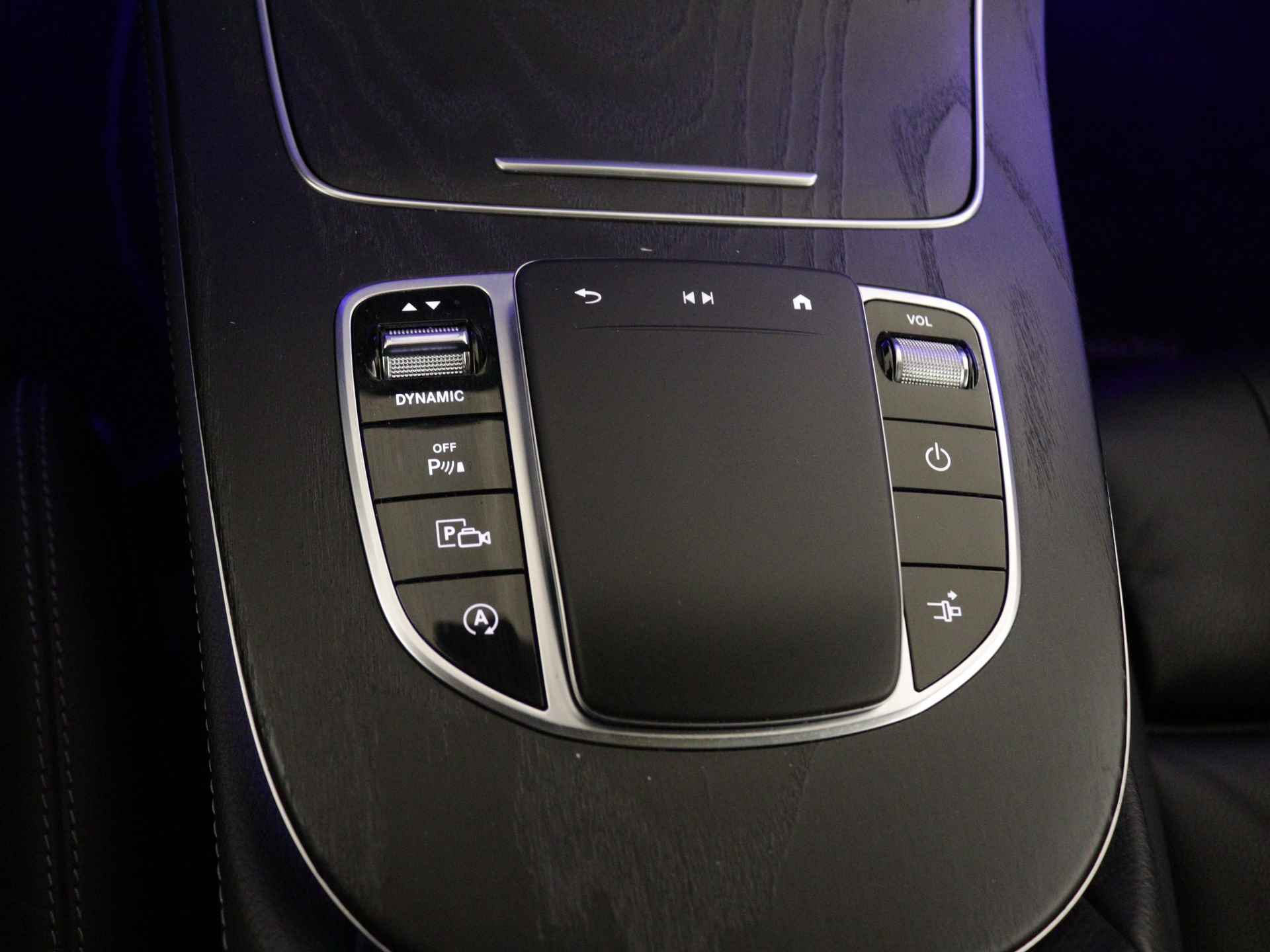 Mercedes-Benz E-Klasse 200 AMG Line | Multi spaaks lichtmetalen velgen | Panoramadak | Burmester | Memory Seats | 360 Camera | Navigatie | wide screen | Inclusief 24 maanden Mercedes-Benz Certified garantie voor Europa. - 35/45