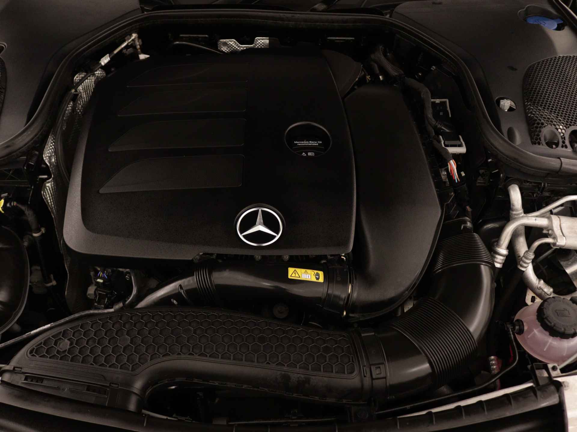 Mercedes-Benz E-Klasse 200 AMG Line | Multi spaaks lichtmetalen velgen | Panoramadak | Burmester | Memory Seats | 360 Camera | Navigatie | wide screen | Inclusief 24 maanden Mercedes-Benz Certified garantie voor Europa. - 42/45