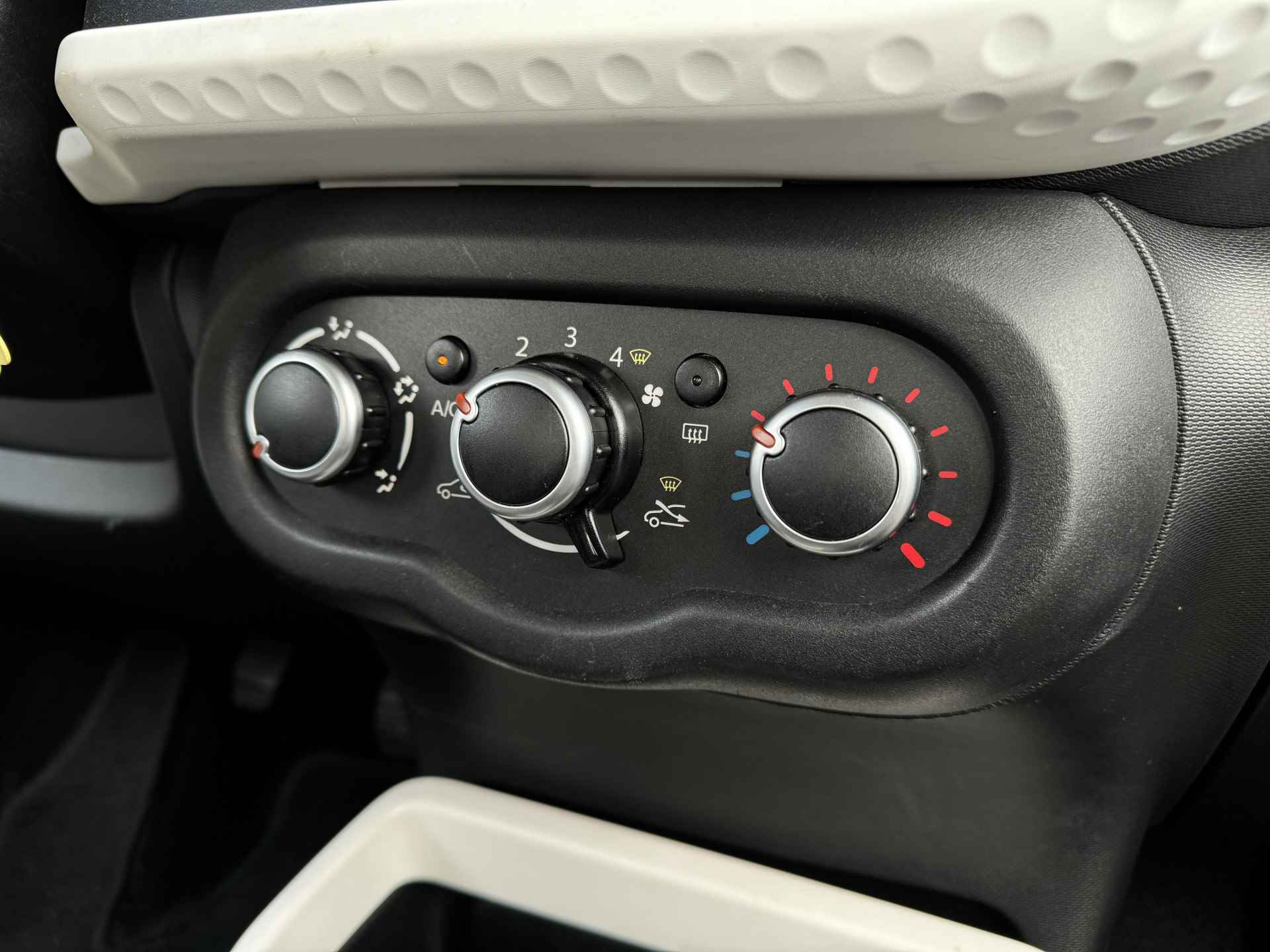 Renault Twingo 1.0 SCe 70pk Expression | Airco | Bluetooth audio | LMV - 19/27
