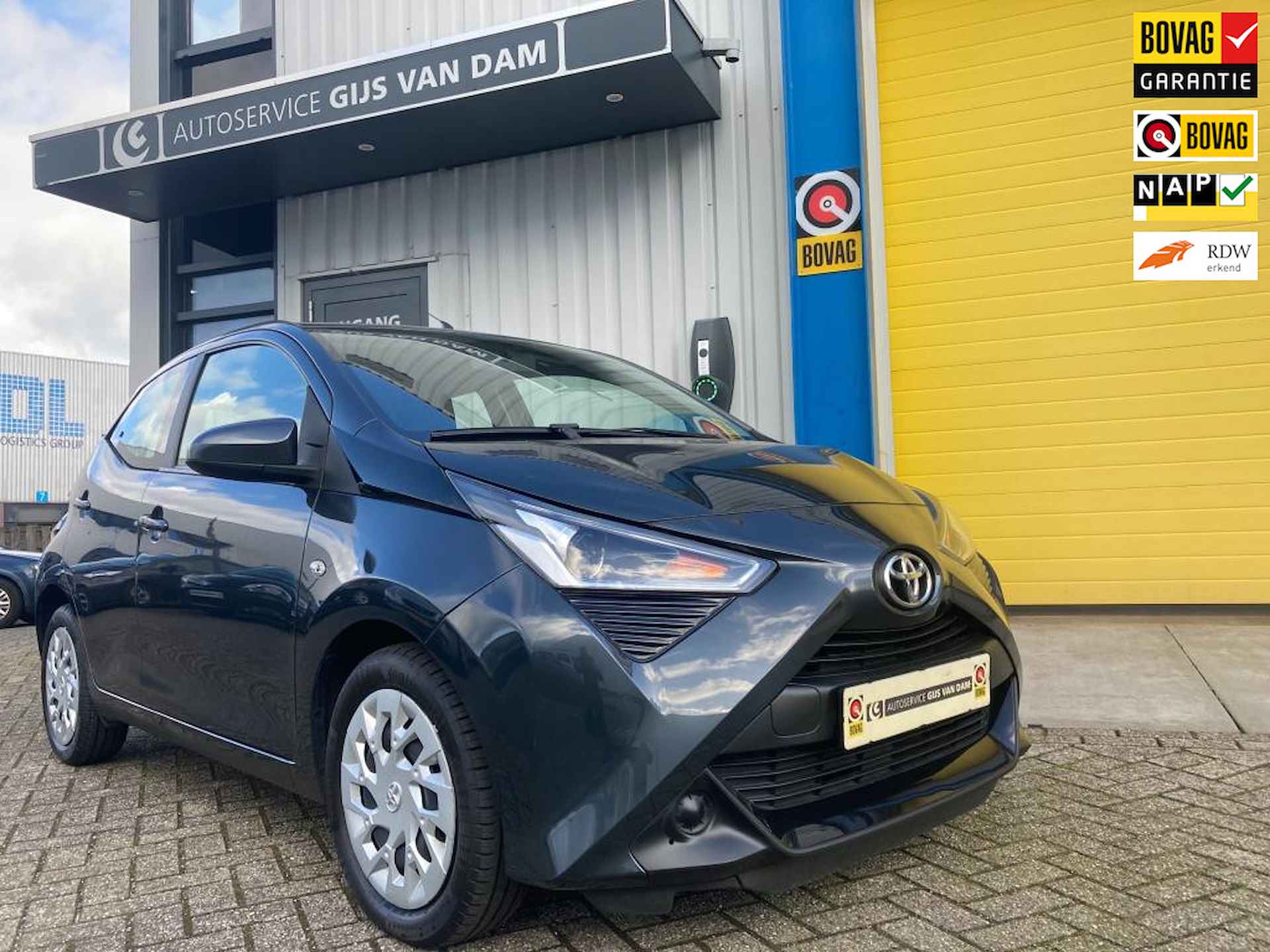 Toyota Aygo 1.0 VVT-i x-play limited "All-in" prijs! - 1/12