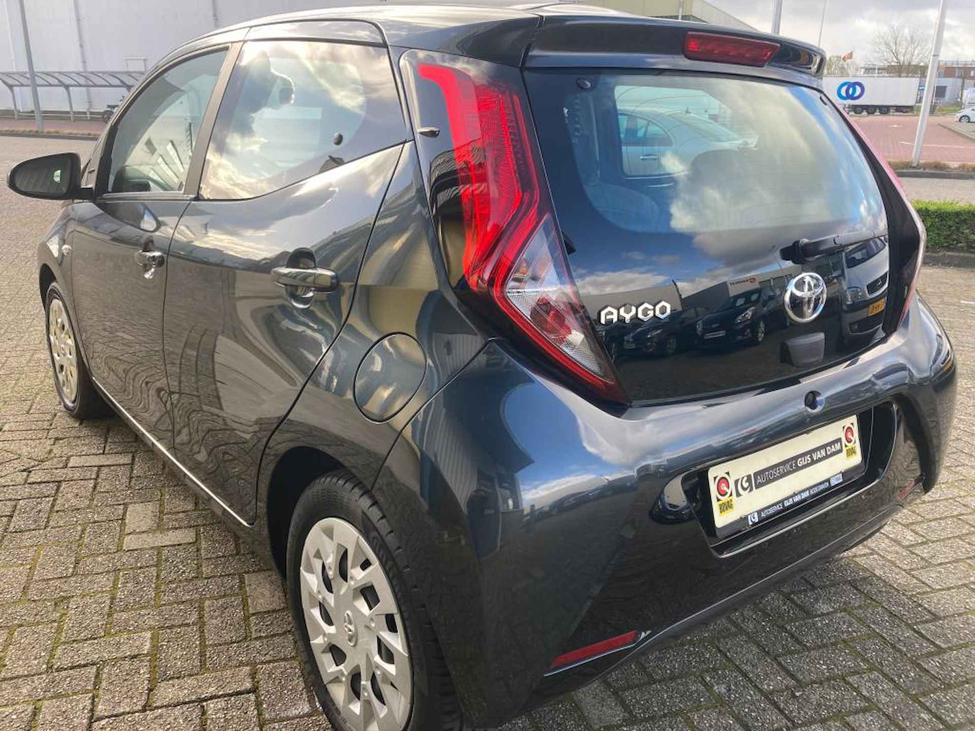 Toyota Aygo 1.0 VVT-i x-play limited "All-in" prijs! - 4/12