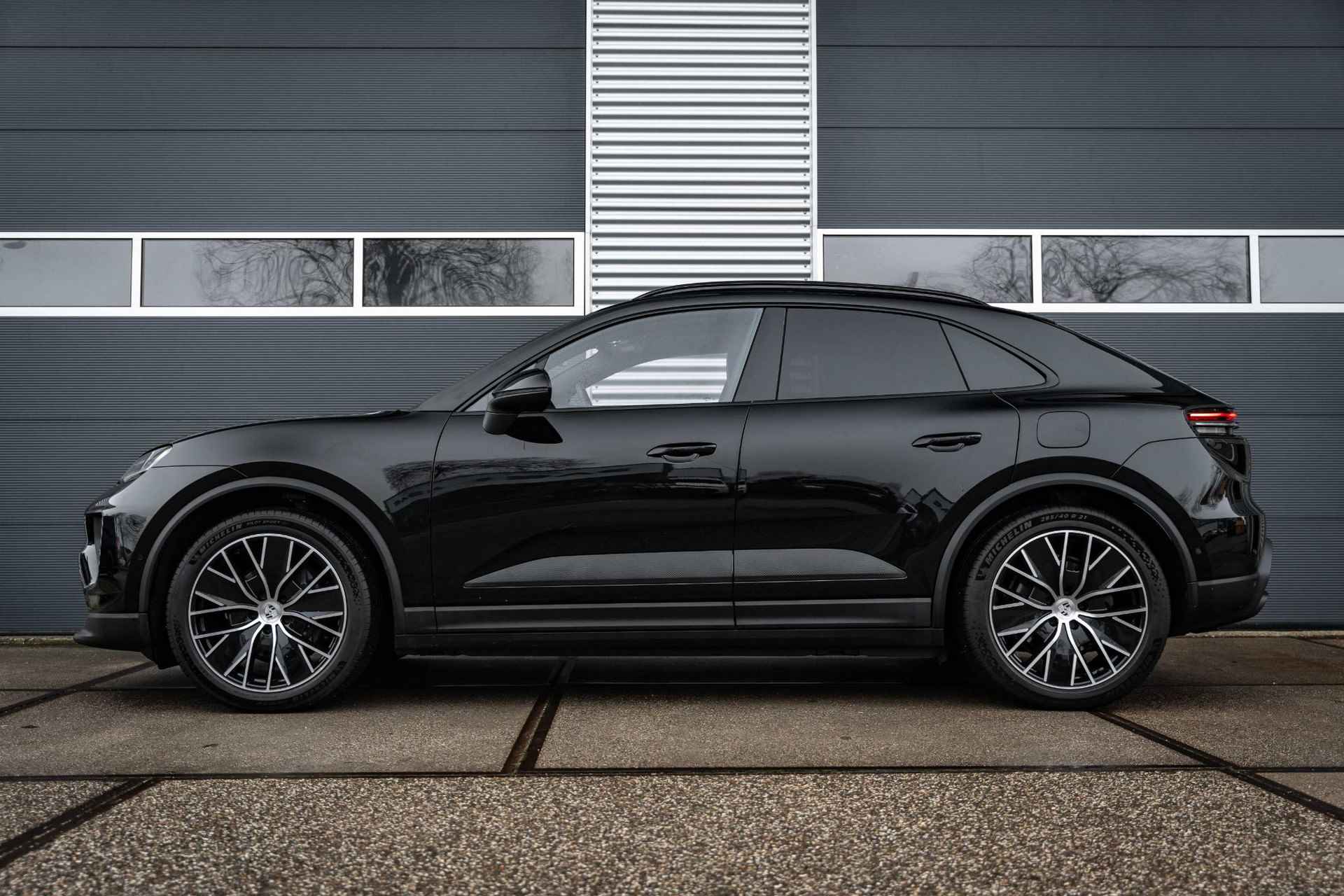 Porsche Macan 4 100 kWh |Panorama dak |18-weg stoelen |21" |Sport chrono | - 3/57