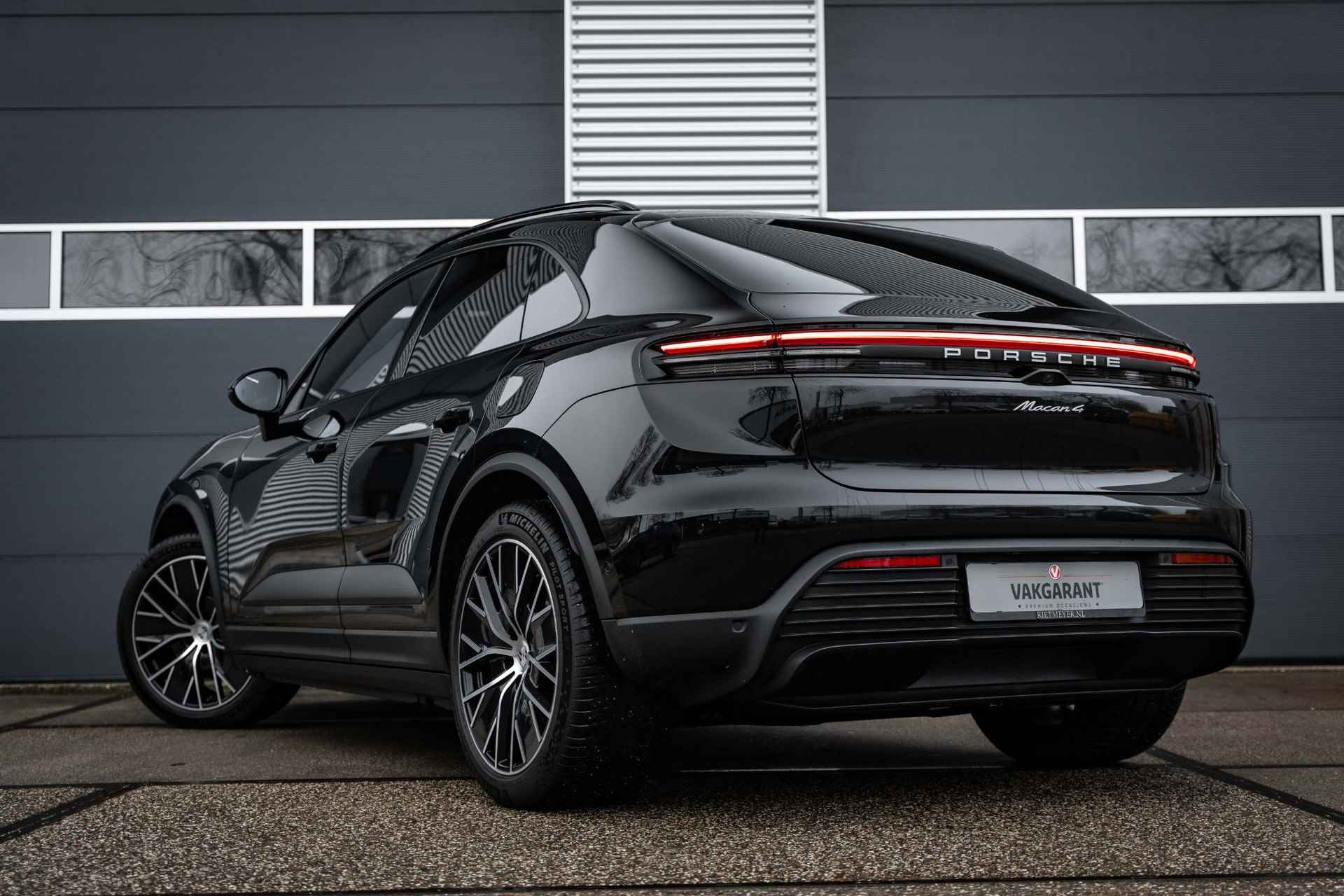 Porsche Macan 4 100 kWh |Panorama dak |18-weg stoelen |21" |Sport chrono | - 4/57