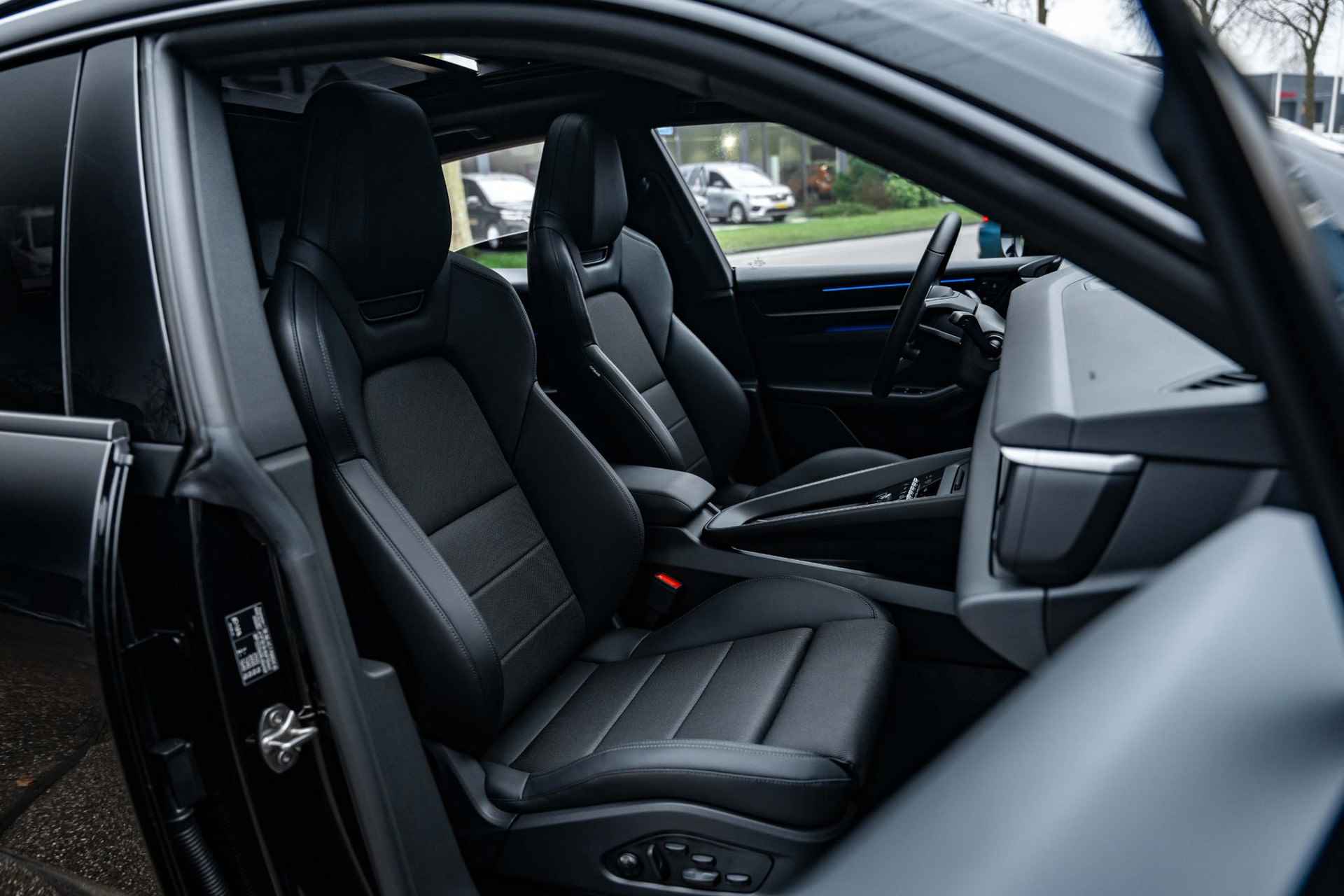 Porsche Macan 4 100 kWh |Panorama dak |18-weg stoelen |21" |Sport chrono | - 29/57