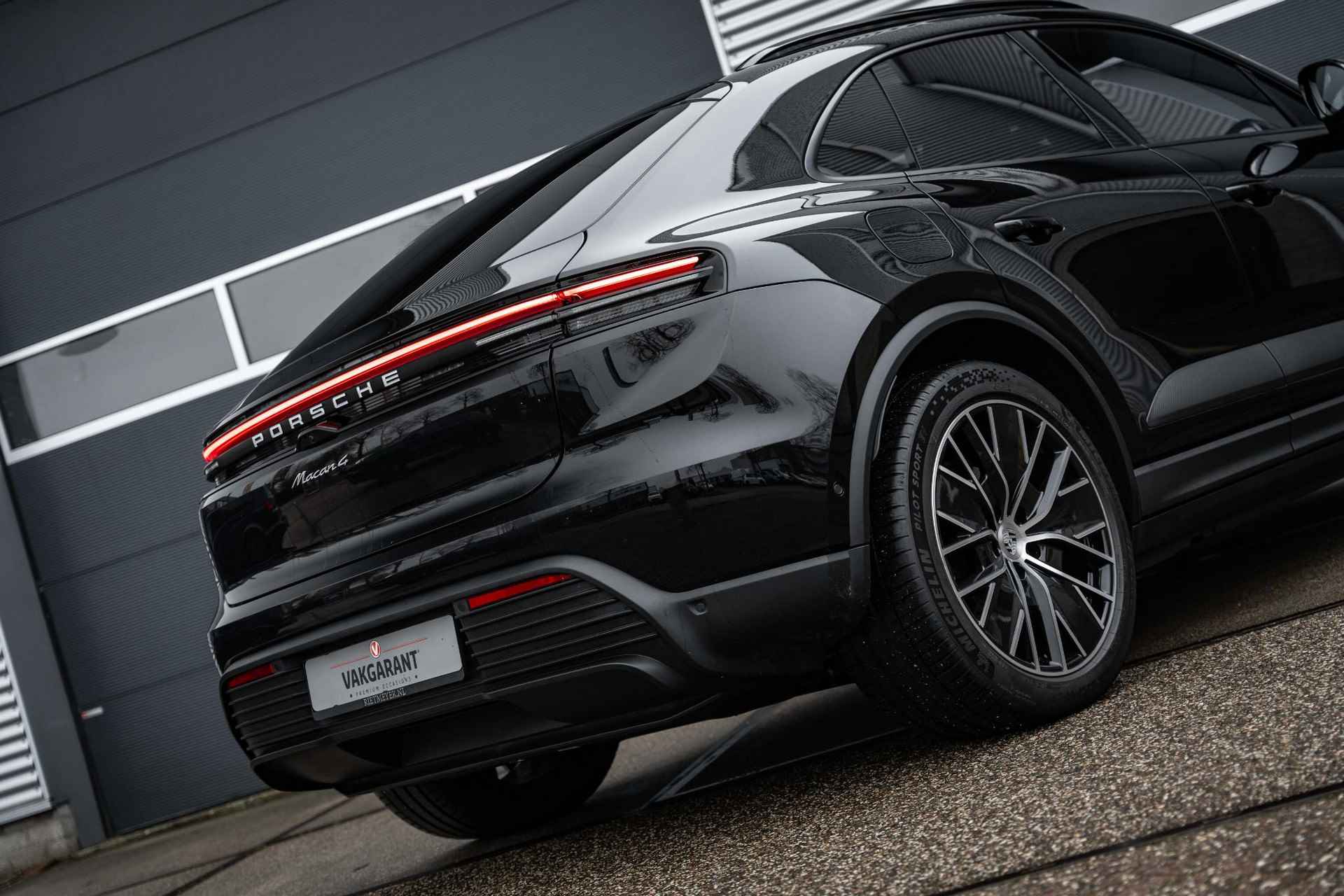 Porsche Macan 4 100 kWh |Panorama dak |18-weg stoelen |21" |Sport chrono | - 24/57