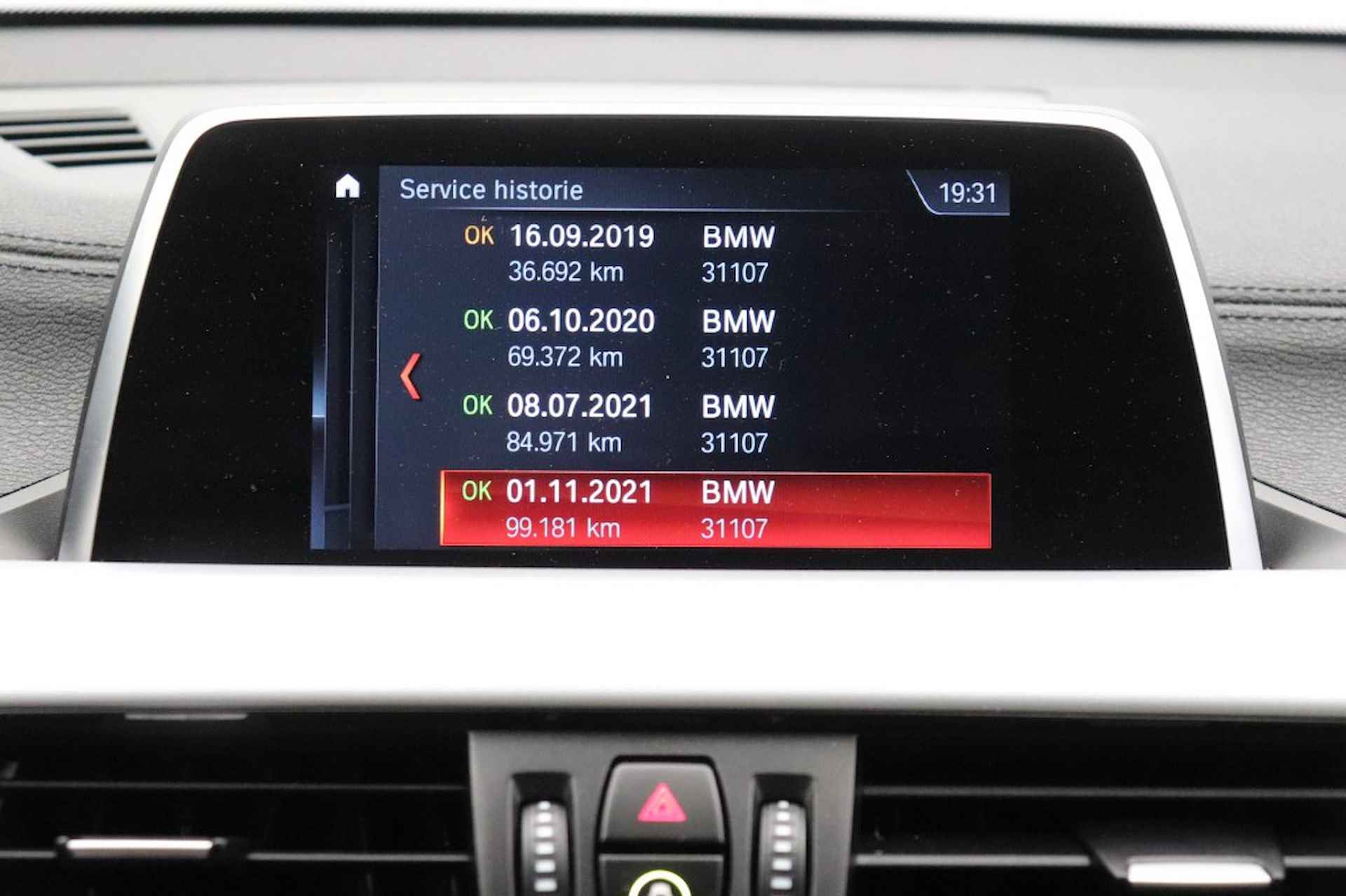 BMW X2 sDrive18d Executive Automaat - Leer, Clima - 21/37