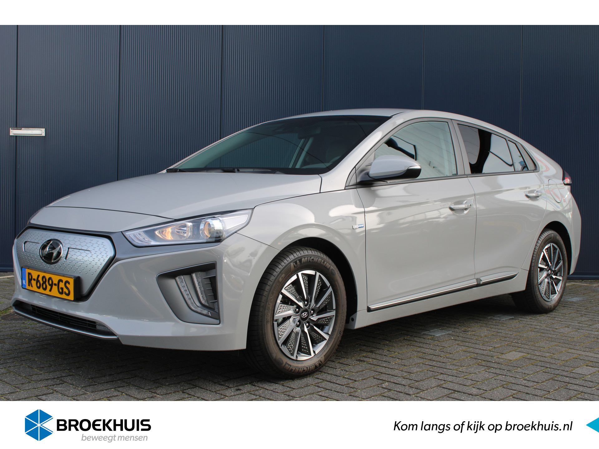 Hyundai IONIQ EV 136pk Comfort Smart Automaat | Led | Climate | Camera | Keyless | Navigatie | 12% Bijtelling | 16" Lichtmetaal | Parkeersenso