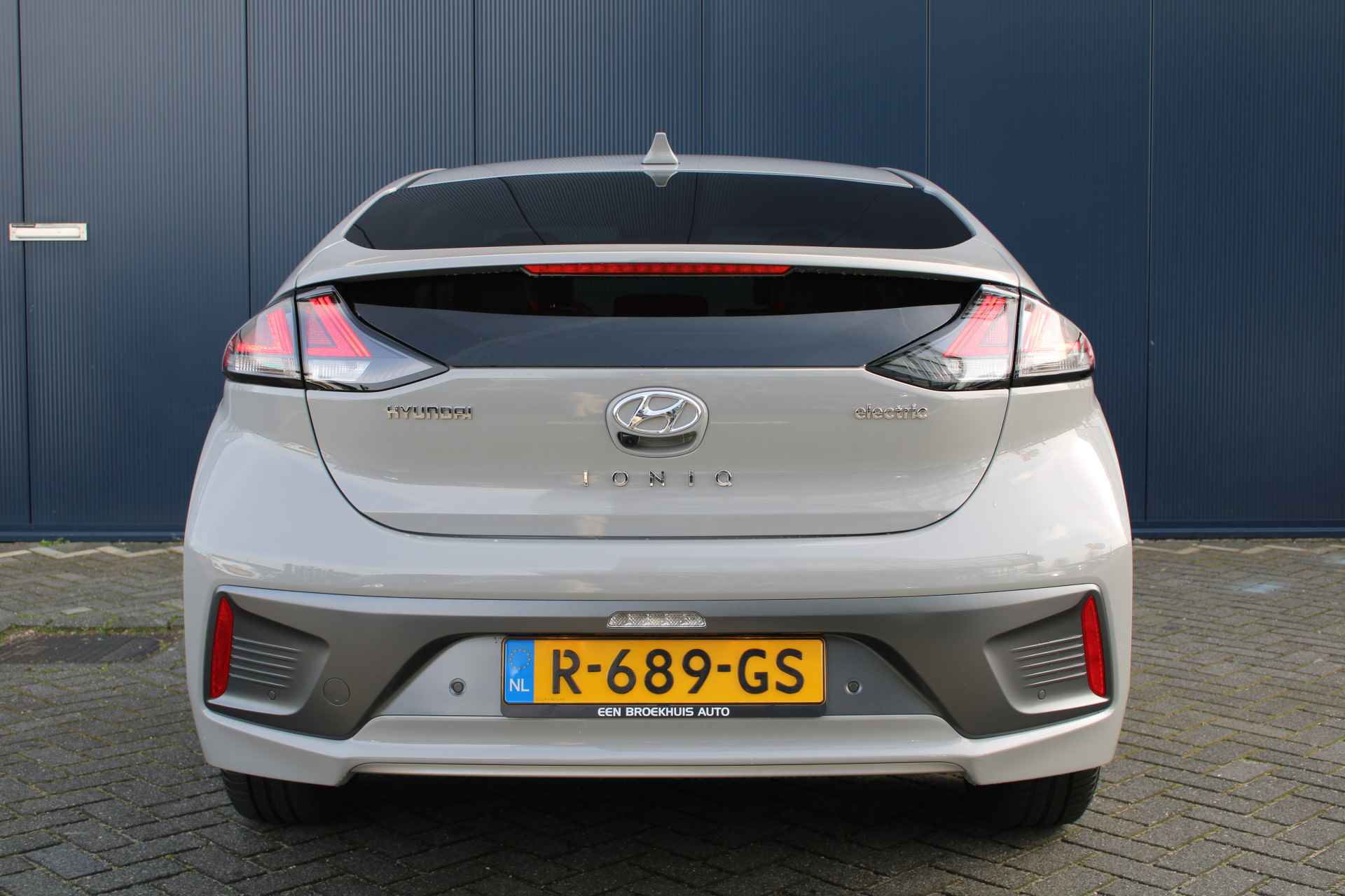 Hyundai IONIQ EV 136pk Comfort Smart Automaat | Led | Climate | Camera | Keyless | Navigatie | 12% Bijtelling | 16" Lichtmetaal | Parkeersenso - 5/26