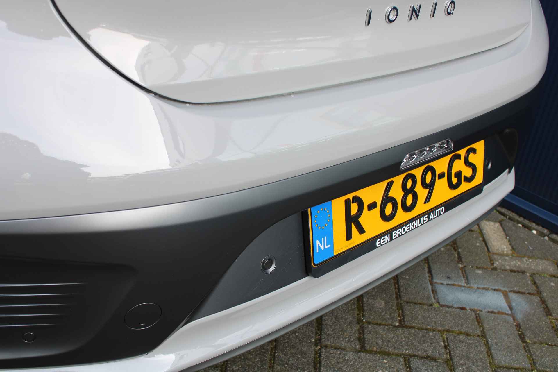 Hyundai IONIQ EV 136pk Comfort Smart Automaat | Led | Climate | Camera | Keyless | Navigatie | 12% Bijtelling | 16" Lichtmetaal | Parkeersenso - 6/26