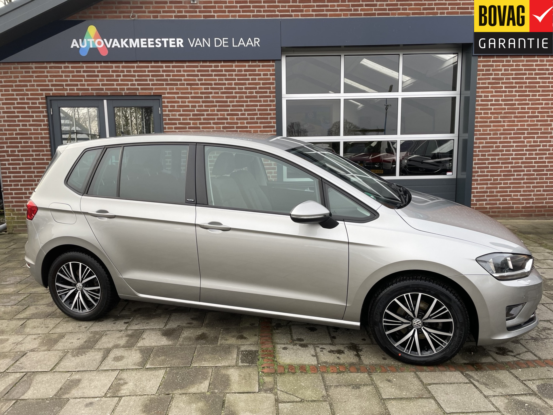 Volkswagen Golf Sportsvan 1.2 TSI ALLSTAR 110pk 4 cilinder motor ( Navigatie, Trekhaak, Adaptive Cruise control, PDC voor en achter) RIJKLAARPRIJS!