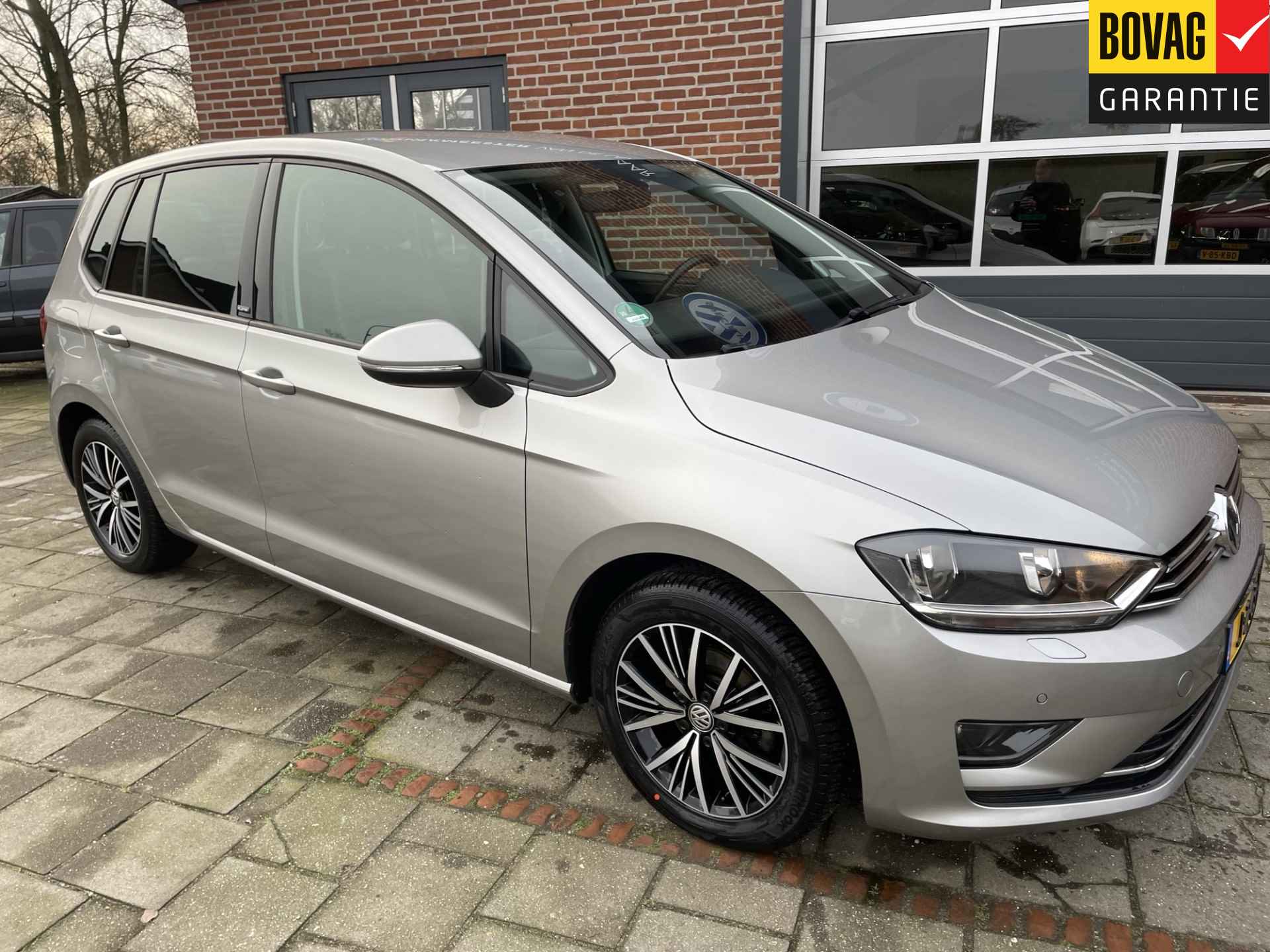 Volkswagen Golf Sportsvan 1.2 TSI ALLSTAR 110pk 4 cilinder motor ( Navigatie, Trekhaak, Adaptive Cruise control, PDC voor en achter) RIJKLAARPRIJS! - 2/47