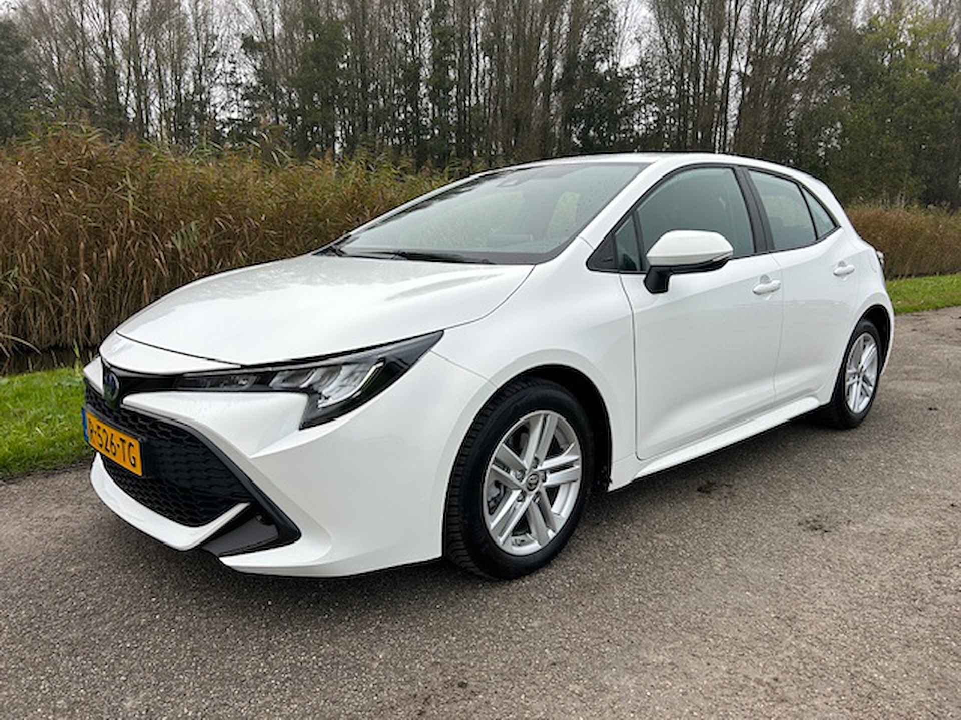 Toyota Corolla 1.8 Hybrid 122pk CVT Business | Apple carplay / Android auto | Camera | cruise control | Climate control | All-season banden | NAP | Rijklaar prijs! - 3/22