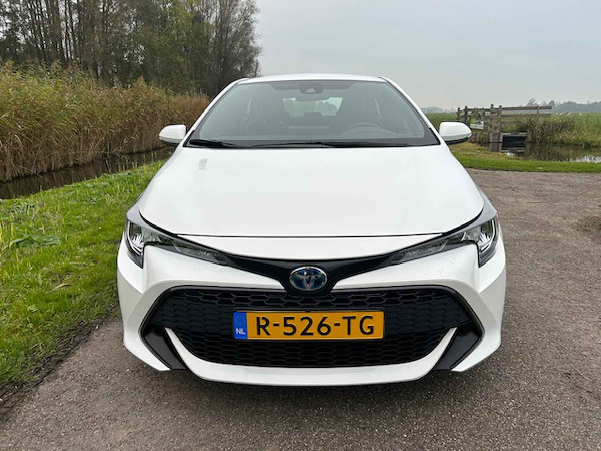 Toyota Corolla 1.8 Hybrid 122pk CVT Business | Apple carplay / Android auto | Camera | cruise control | Climate control | All-season banden | NAP | Rijklaar prijs! - 5/22