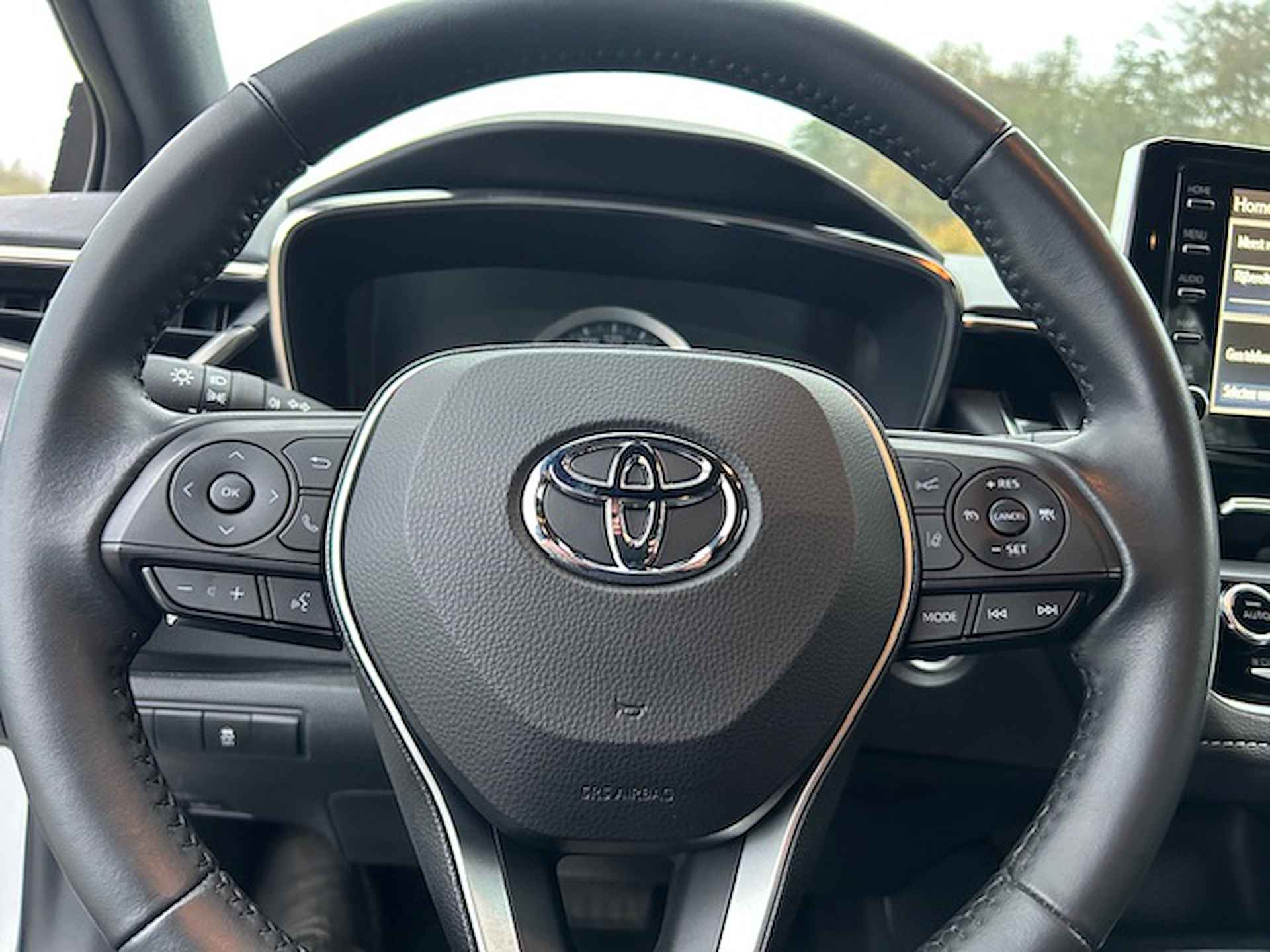 Toyota Corolla 1.8 Hybrid 122pk CVT Business | Apple carplay / Android auto | Camera | cruise control | Climate control | All-season banden | NAP | Rijklaar prijs! - 15/22