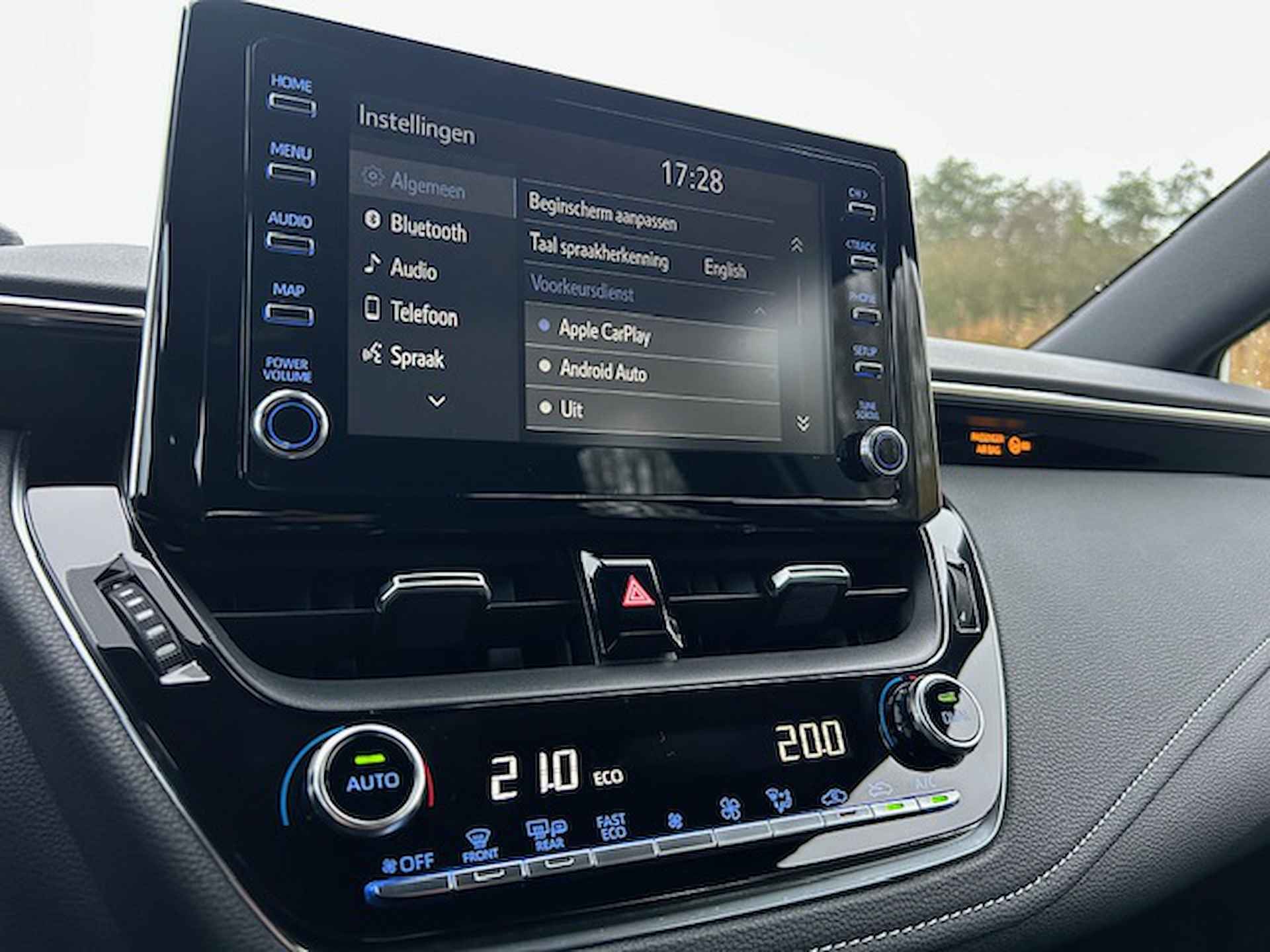 Toyota Corolla 1.8 Hybrid 122pk CVT Business | Apple carplay / Android auto | Camera | cruise control | Climate control | All-season banden | NAP | Rijklaar prijs! - 20/22