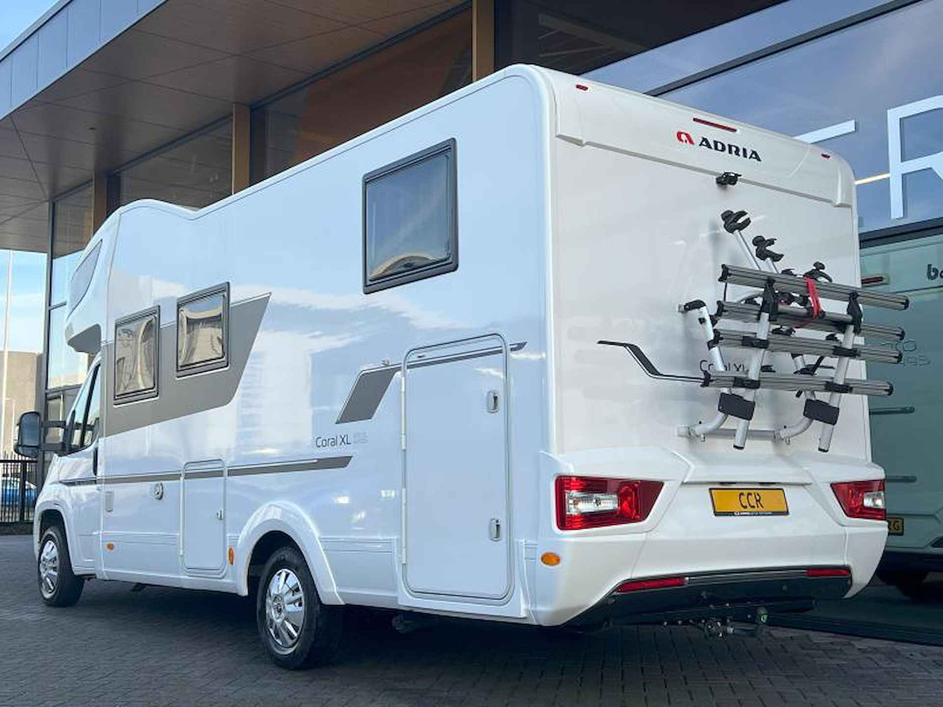 Adria Coral XL Axess 670 SL Lengtebedden - 4/23