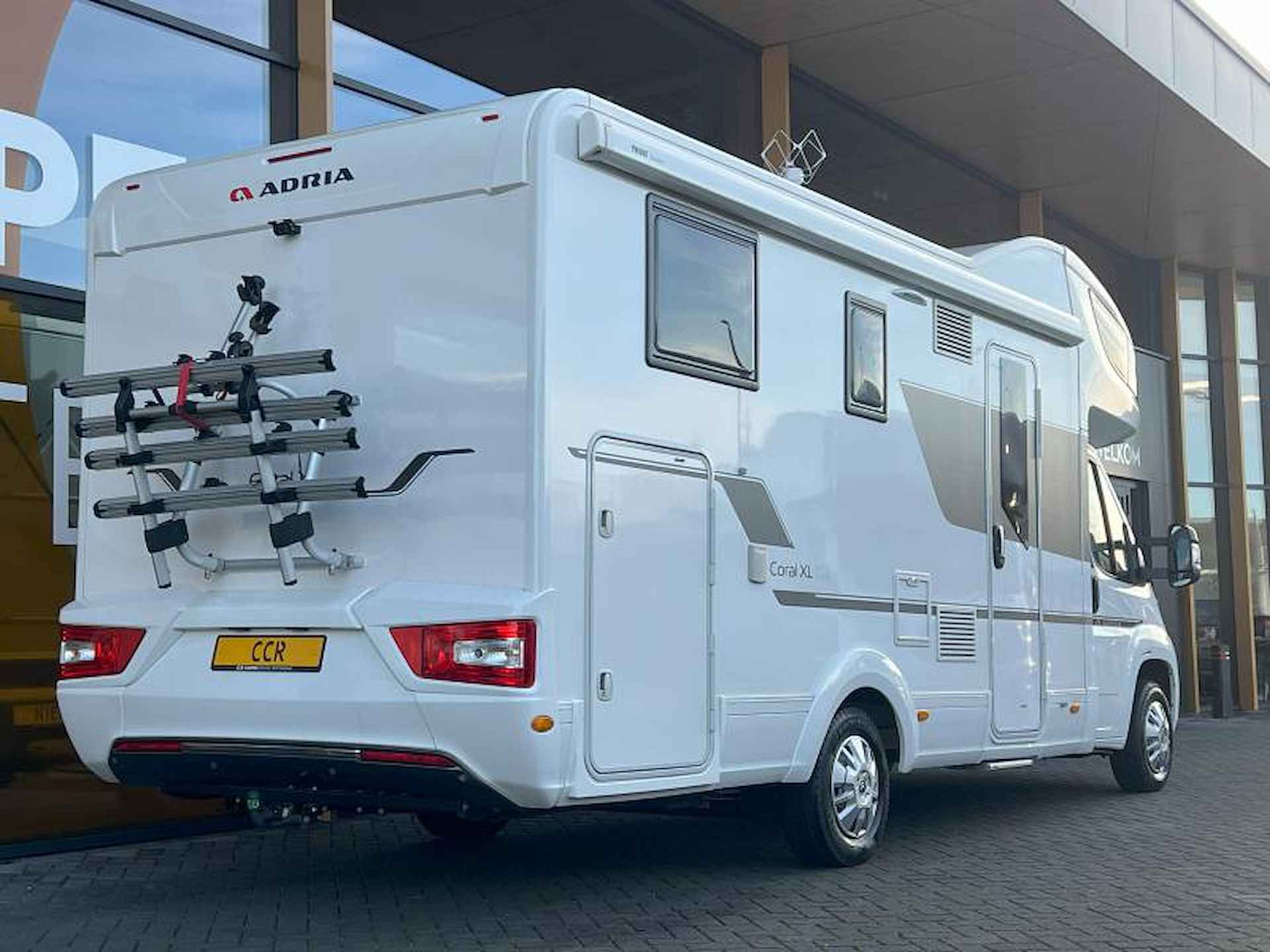 Adria Coral XL Axess 670 SL Lengtebedden - 6/23