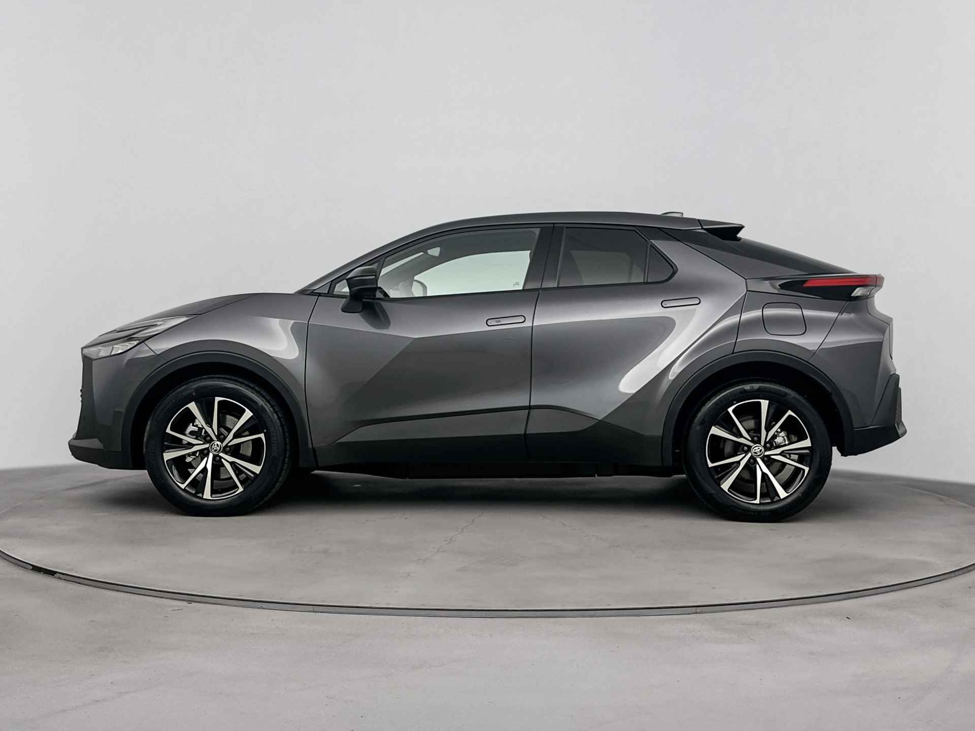 Toyota C-HR 2.0 Plug-in Hybrid 220 Dynamic | Apple Carplay & Android Auto | Parkeercamera | Direct leverbaar | - 4/39