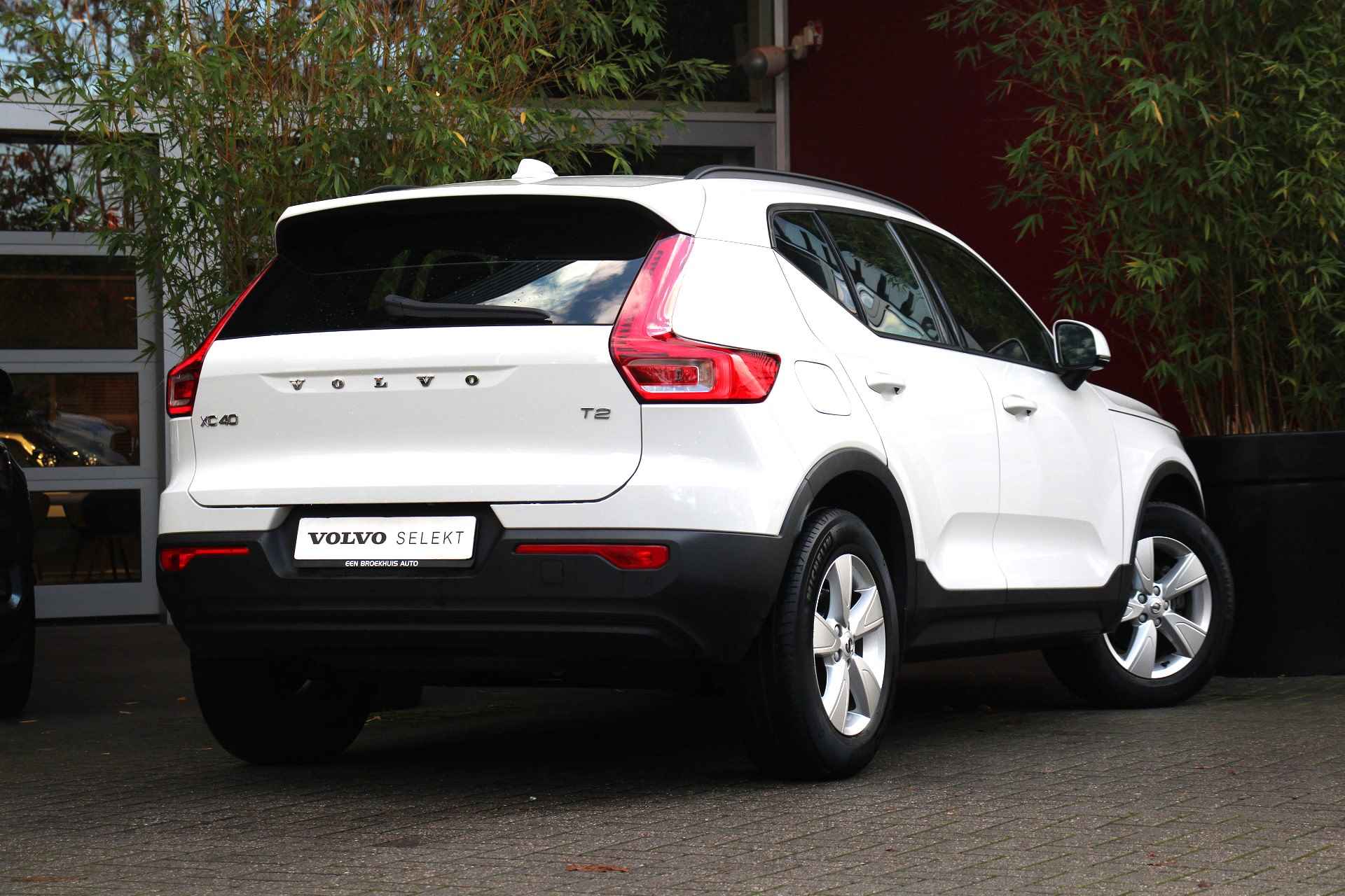 Volvo XC40 1.5 T2 Momentum Core | Trekhaak | Parkeercamera | Stuur- en stoelverwarming | Elekt. achterklep | Cruise Control - 3/21