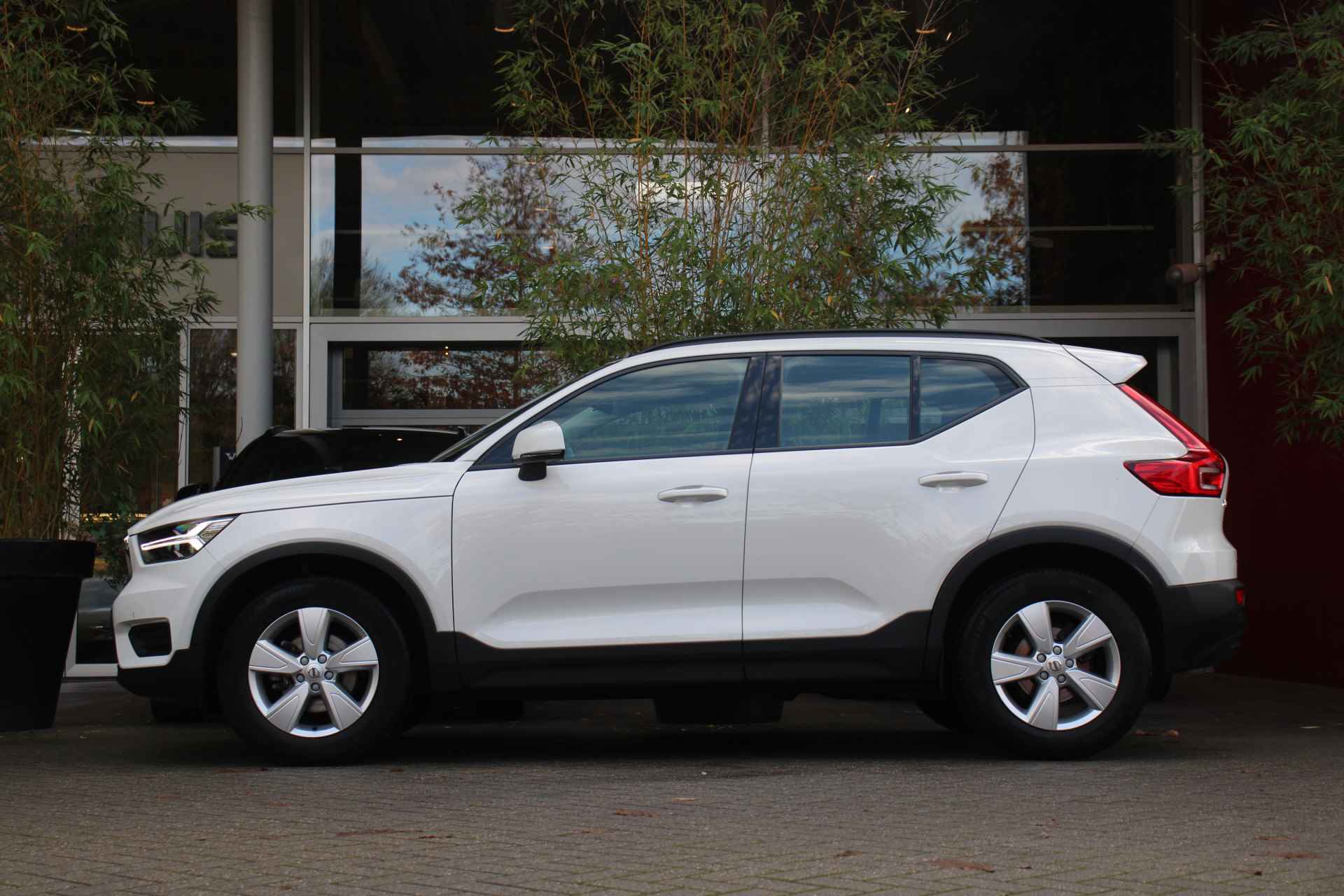 Volvo XC40 1.5 T2 Momentum Core | Trekhaak | Parkeercamera | Stuur- en stoelverwarming | Elekt. achterklep | Cruise Control - 5/21