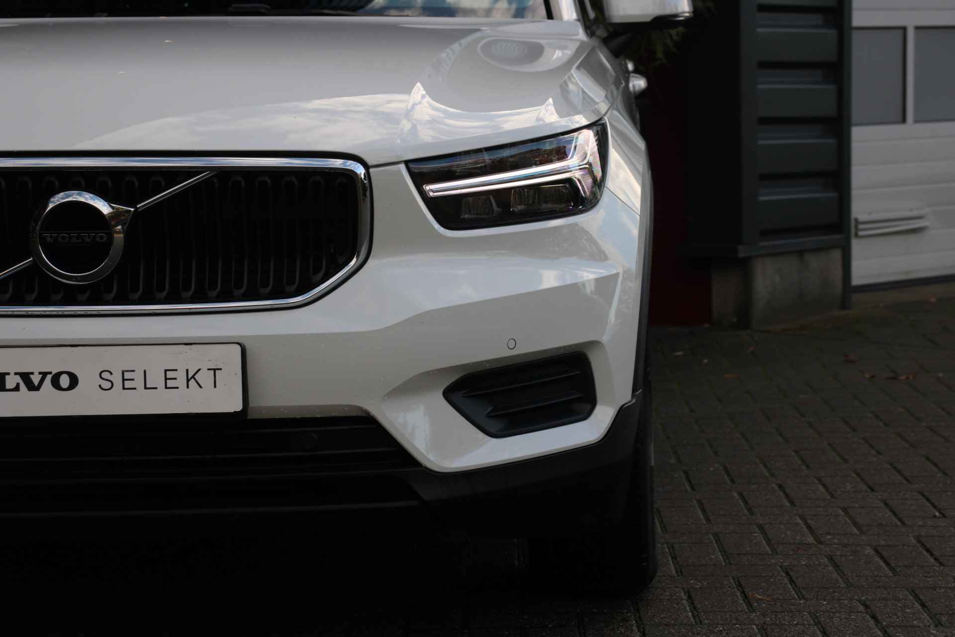 Volvo XC40 1.5 T2 Momentum Core | Trekhaak | Parkeercamera | Stuur- en stoelverwarming | Elekt. achterklep | Cruise Control - 20/21