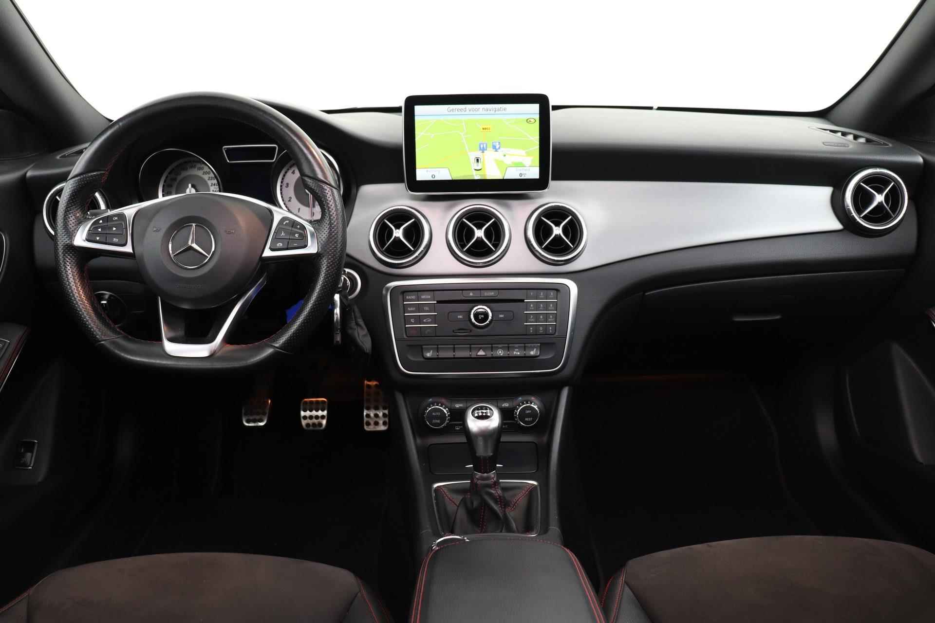 Mercedes-Benz CLA-klasse Shooting Brake 180 Edition | AMG-Line | Panoramadak | Climate Control | Navigatie | Stoelverwarming | - 17/44