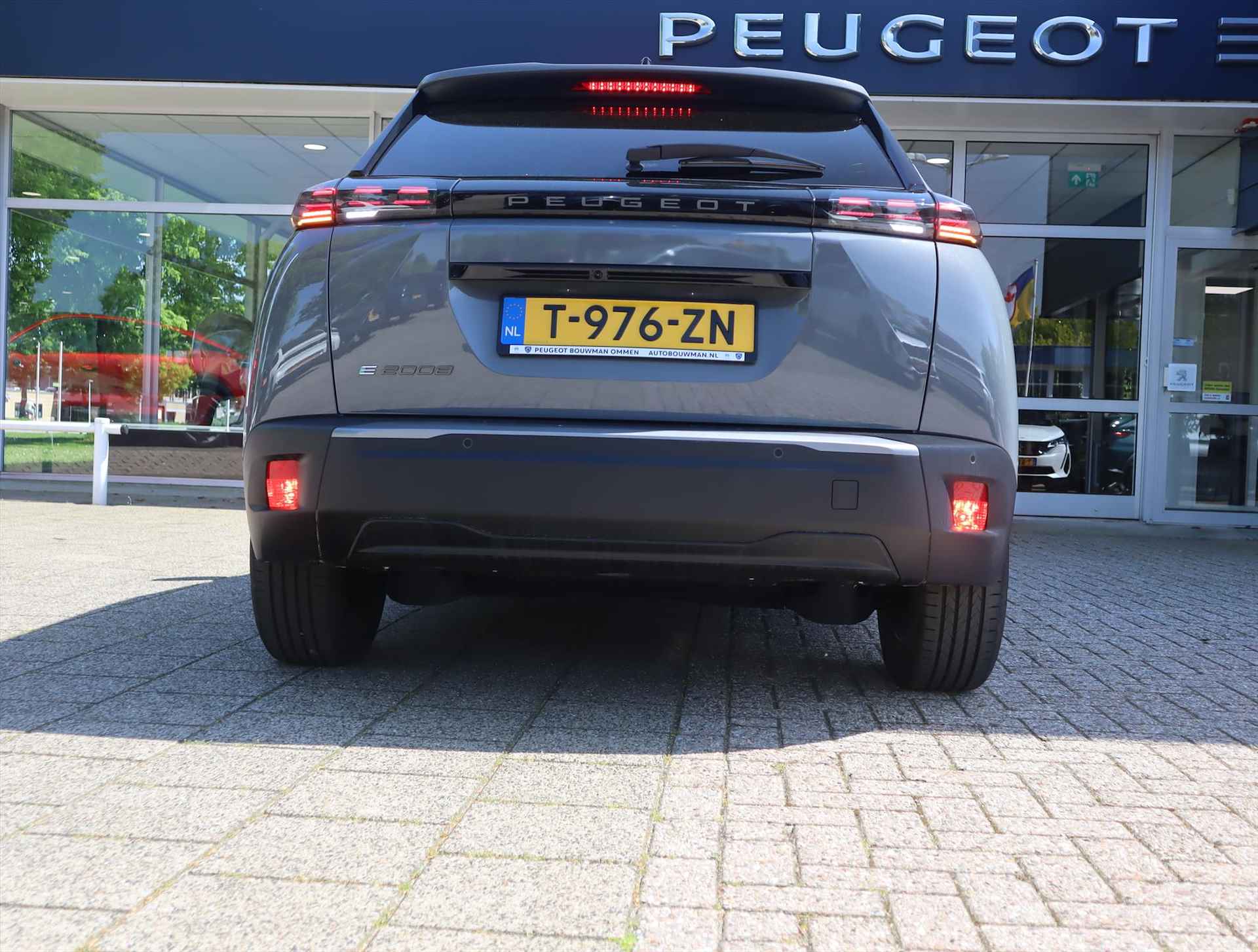 Peugeot e-2008 SUV Allure EV 54 kWh 156pk, Rijklaarprijs, Navigatie Stoelverwarming Parkeercamera LED verlichting - 18/63