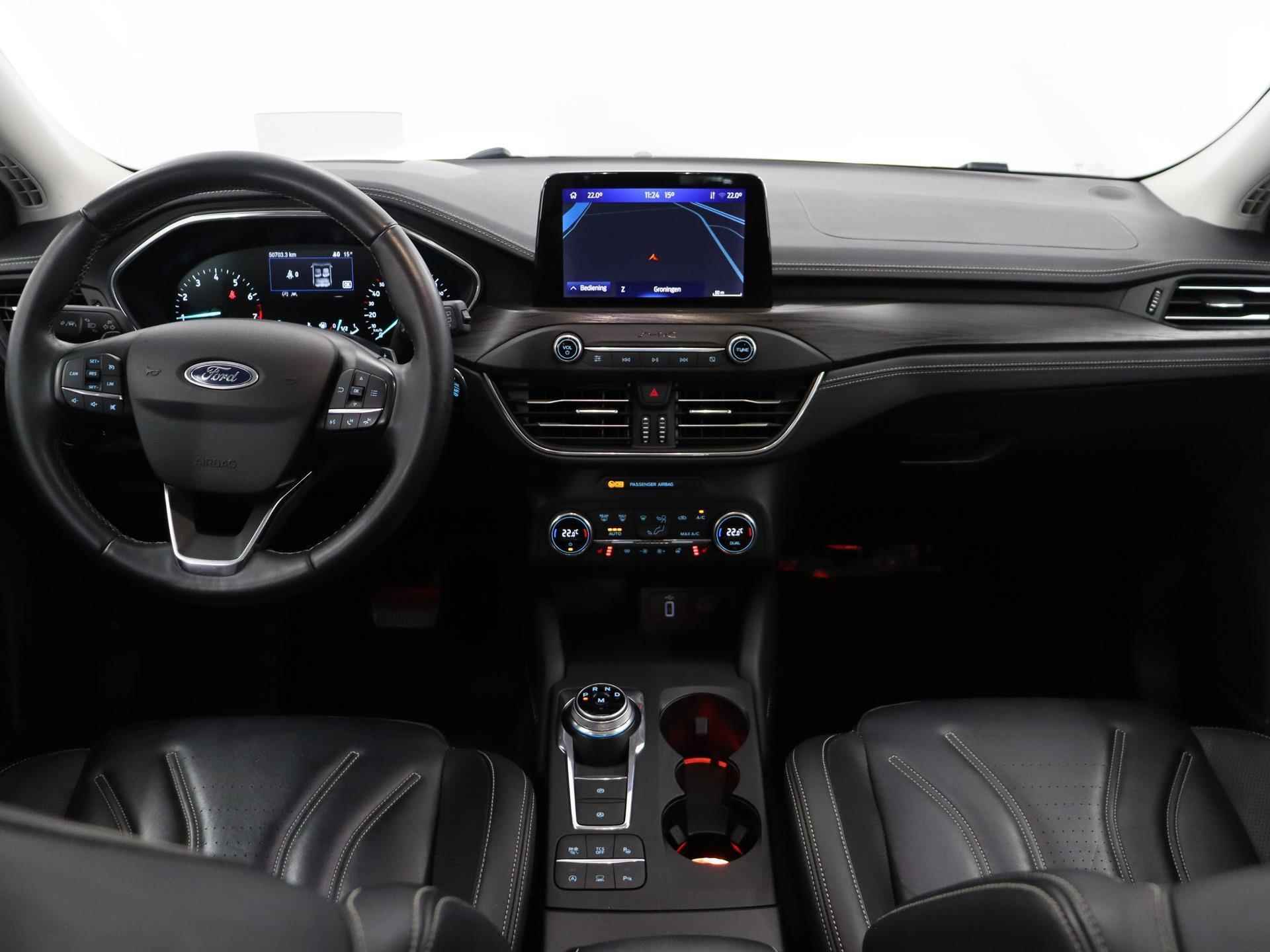 Ford Focus Vignale 1.5 Ecoboost 150PK Automaat | Navigatiesysteem | Stuur/Stoelverwarming | Voorruitverwarming | Schuif/Kantel dak | Lederen Interieur | Apple Carplay/Android Auto | - 9/35