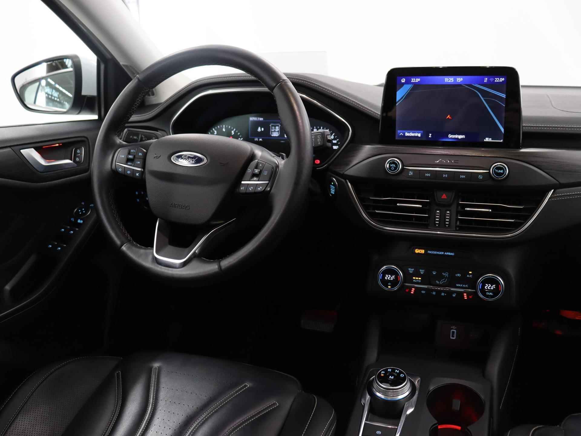 Ford Focus Vignale 1.5 Ecoboost 150PK Automaat | Navigatiesysteem | Stuur/Stoelverwarming | Voorruitverwarming | Schuif/Kantel dak | Lederen Interieur | Apple Carplay/Android Auto | - 10/35