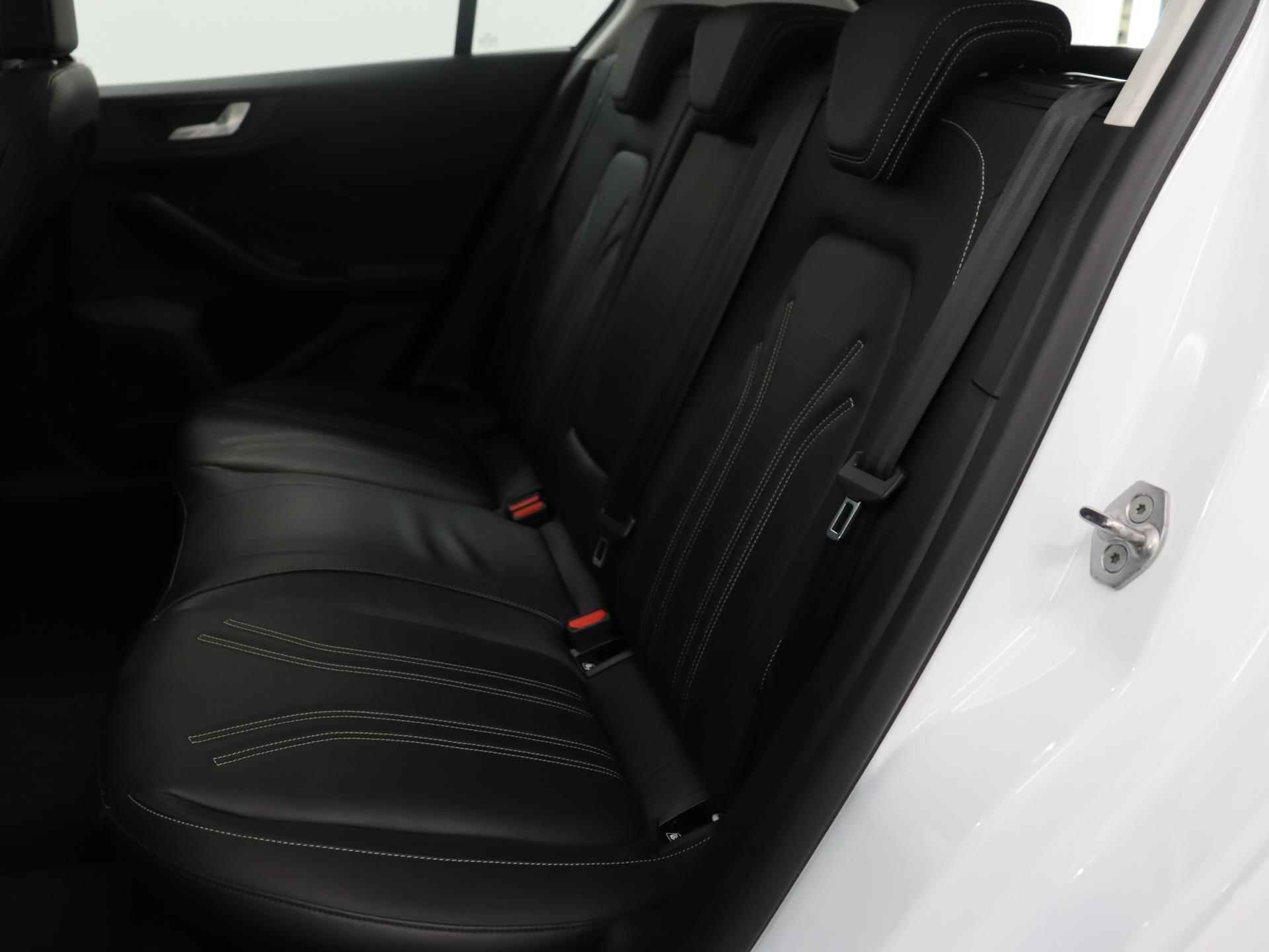 Ford Focus Vignale 1.5 Ecoboost 150PK Automaat | Navigatiesysteem | Stuur/Stoelverwarming | Voorruitverwarming | Schuif/Kantel dak | Lederen Interieur | Apple Carplay/Android Auto | - 11/35