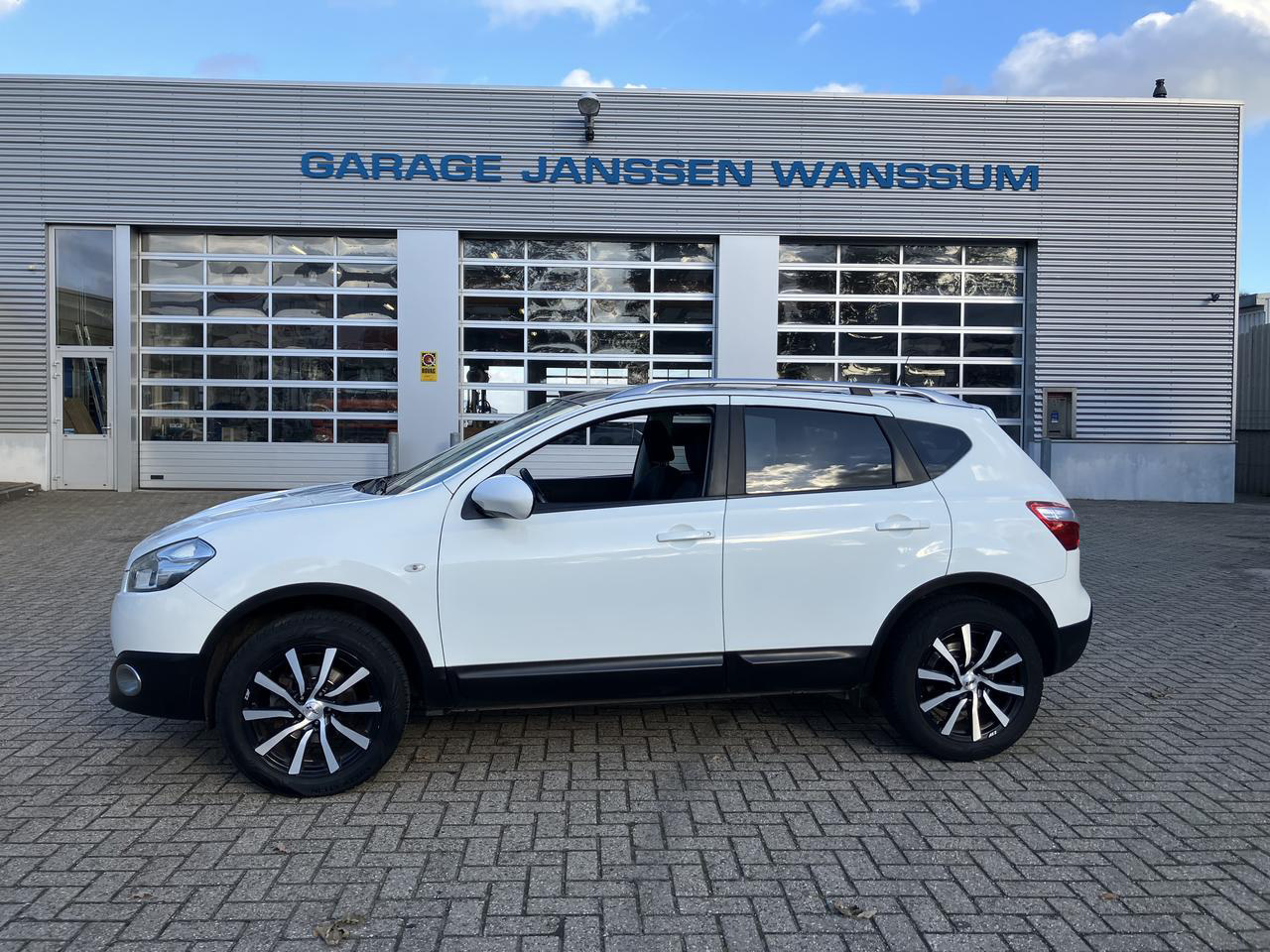 Nissan QASHQAI 1.6 CONNECT EDITION TREKHAAK