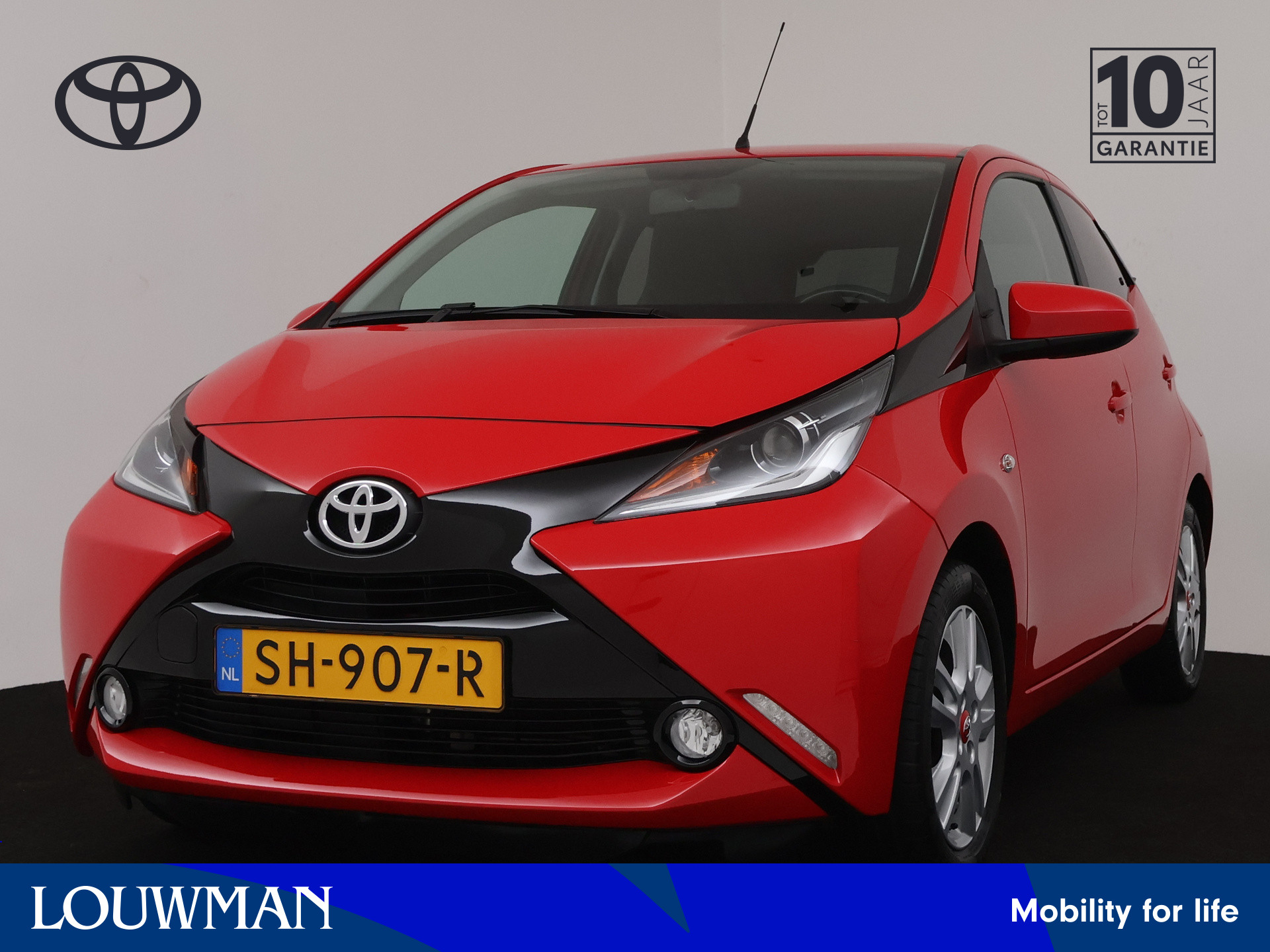 Toyota Aygo 1.0 VVT-i x-joy | Airco Aut. | LM velgen | Camera | Half leder |